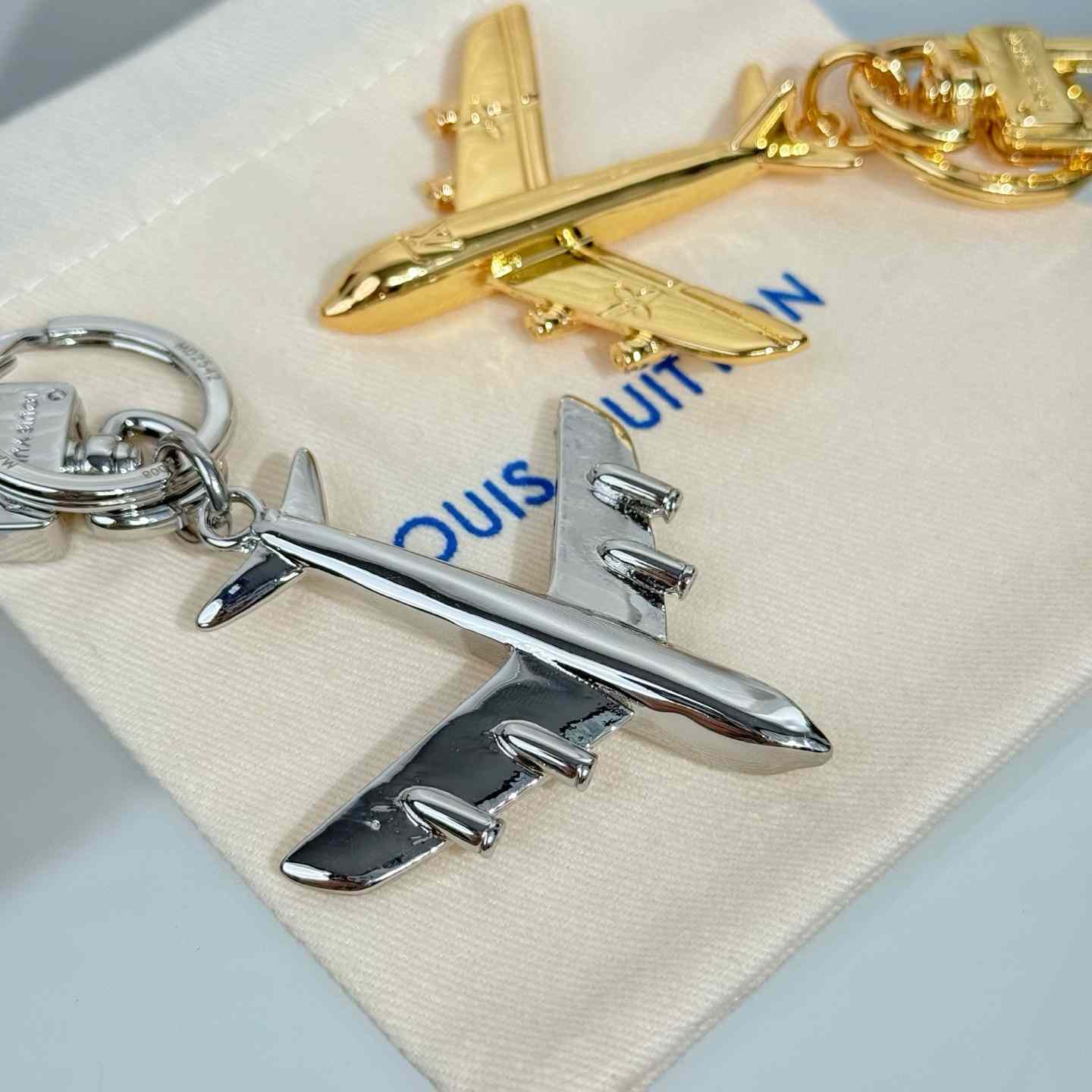 Louis Vuitton LV Plane Key Holder and Bag Charm S00 - FashionPlug