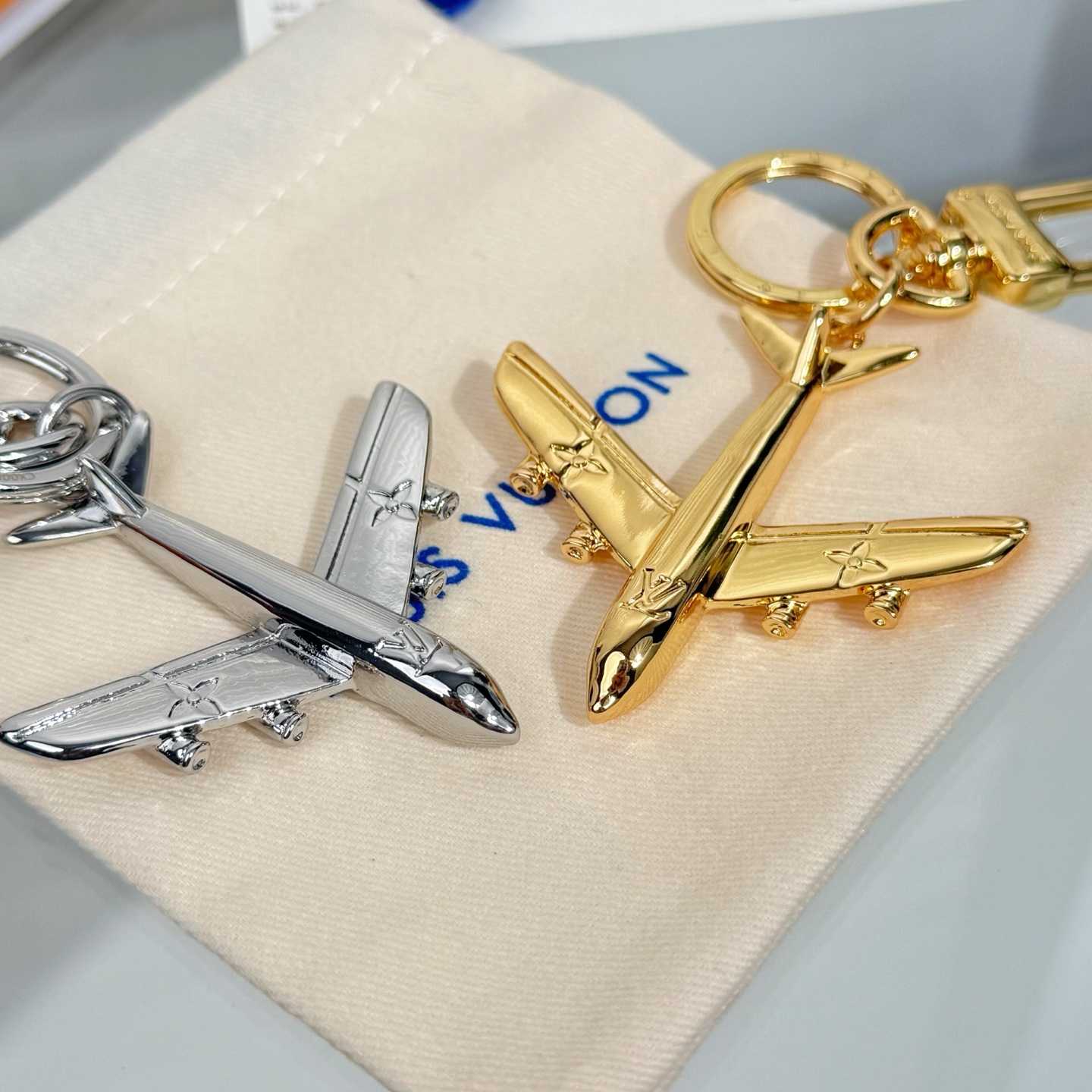 Louis Vuitton LV Plane Key Holder and Bag Charm S00 - FashionPlug