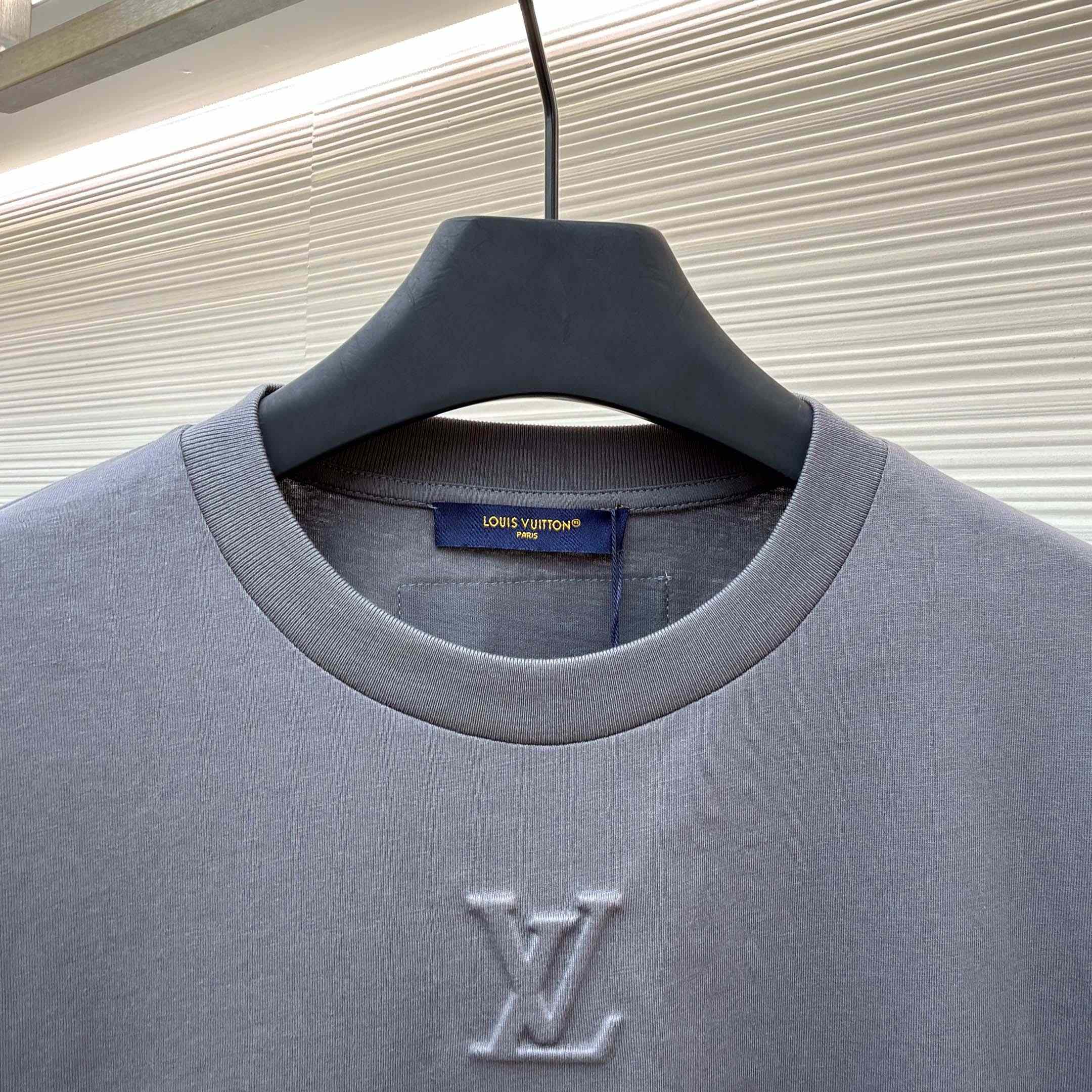 Louis Vuitton Embossed LV T-Shirt   1AGIJ2 - FashionPlug
