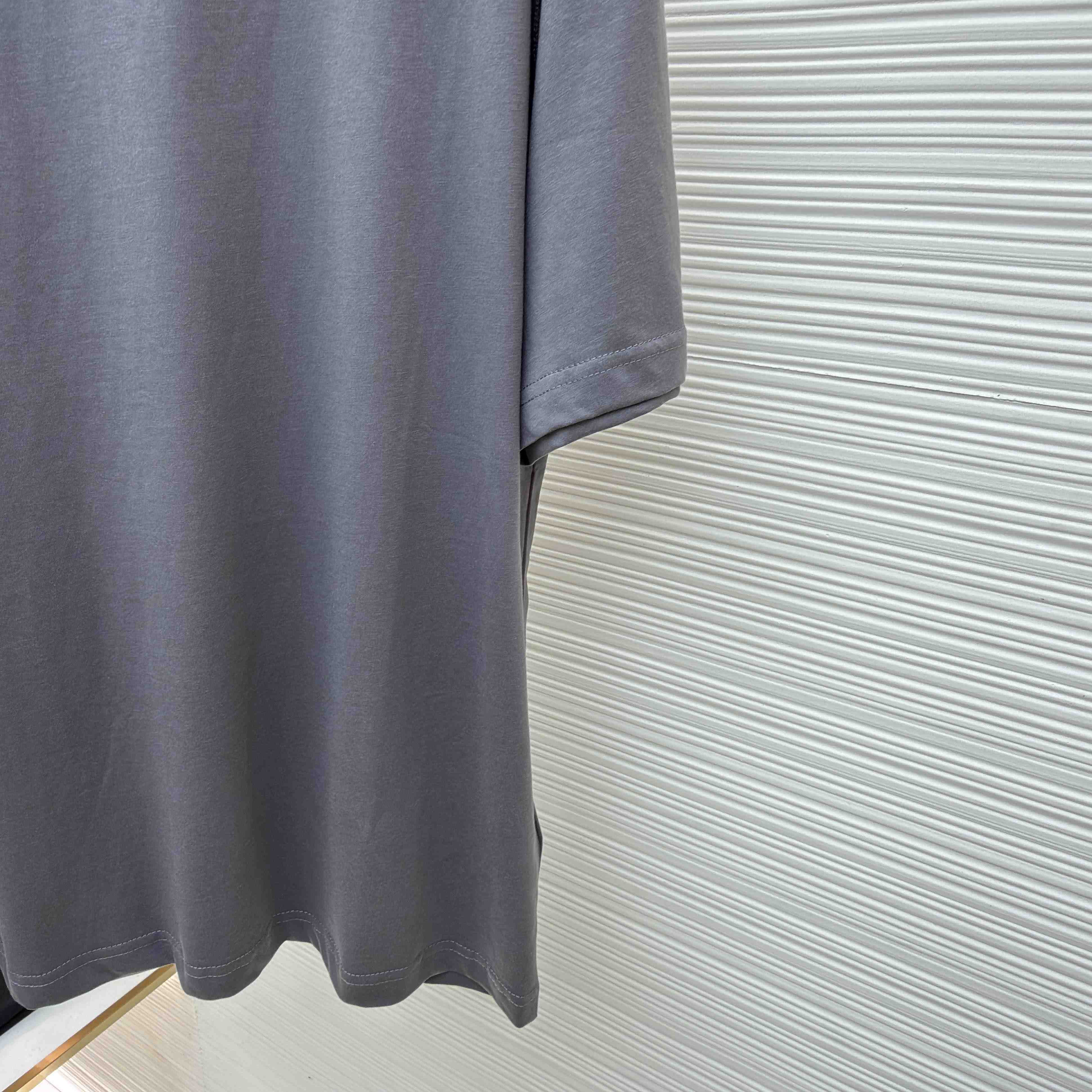 Louis Vuitton Embossed LV T-Shirt   1AGIJ2 - FashionPlug