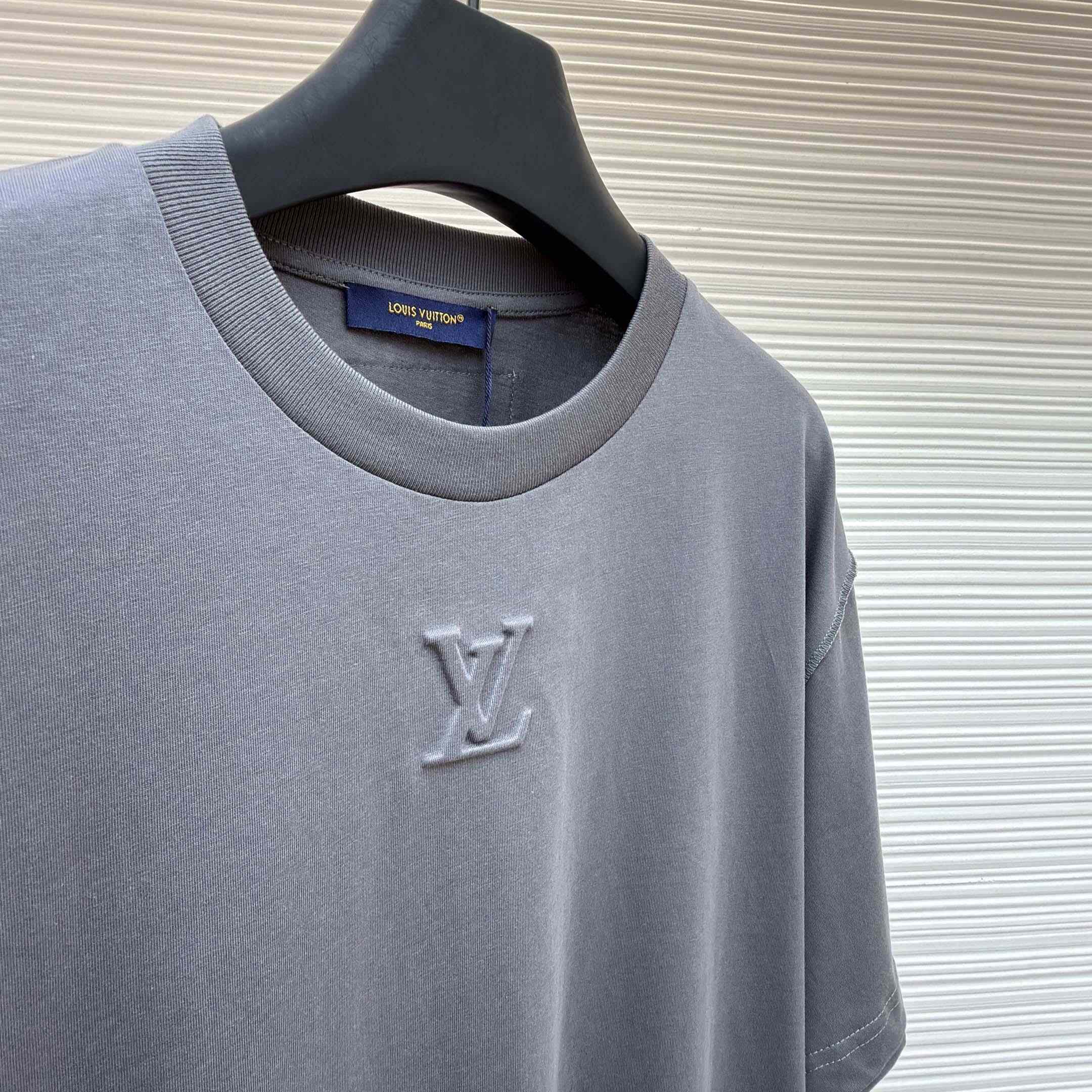 Louis Vuitton Embossed LV T-Shirt   1AGIJ2 - FashionPlug