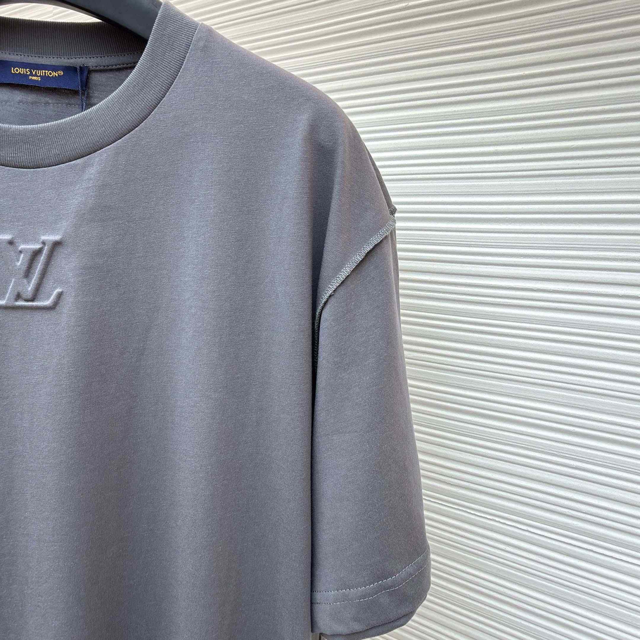 Louis Vuitton Embossed LV T-Shirt   1AGIJ2 - FashionPlug
