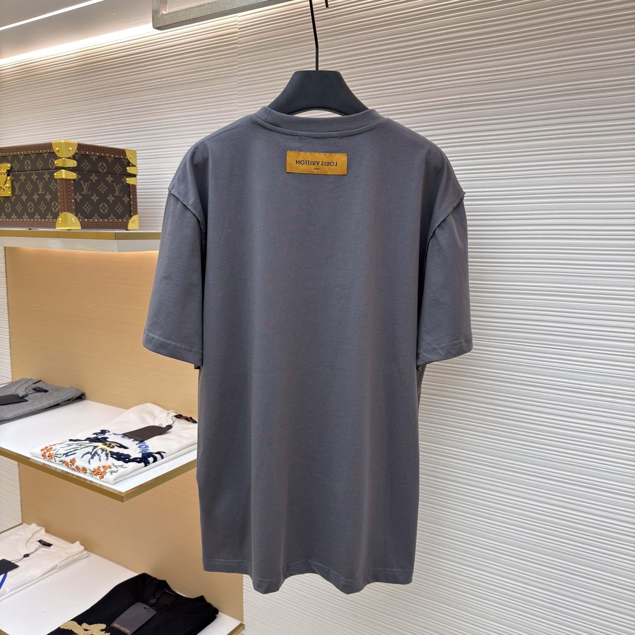 Louis Vuitton Embossed LV T-Shirt   1AGIJ2 - FashionPlug
