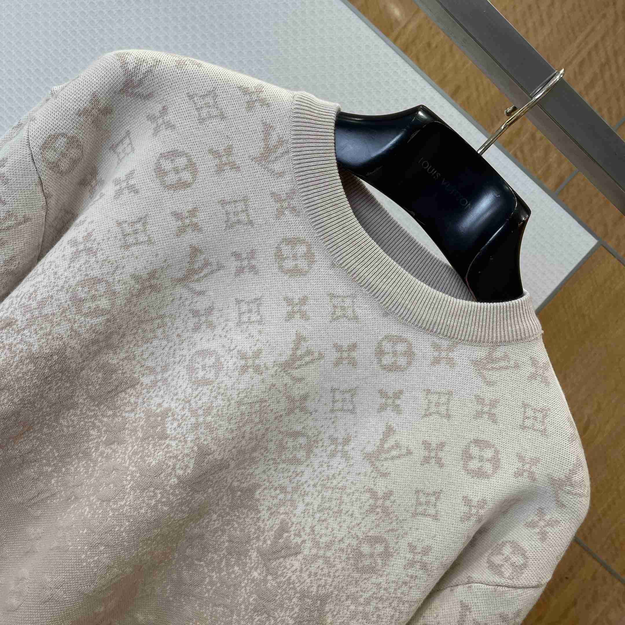 Louis Vuitton Monogram Long-Sleeved Crewneck 1AJTXA - FashionPlug