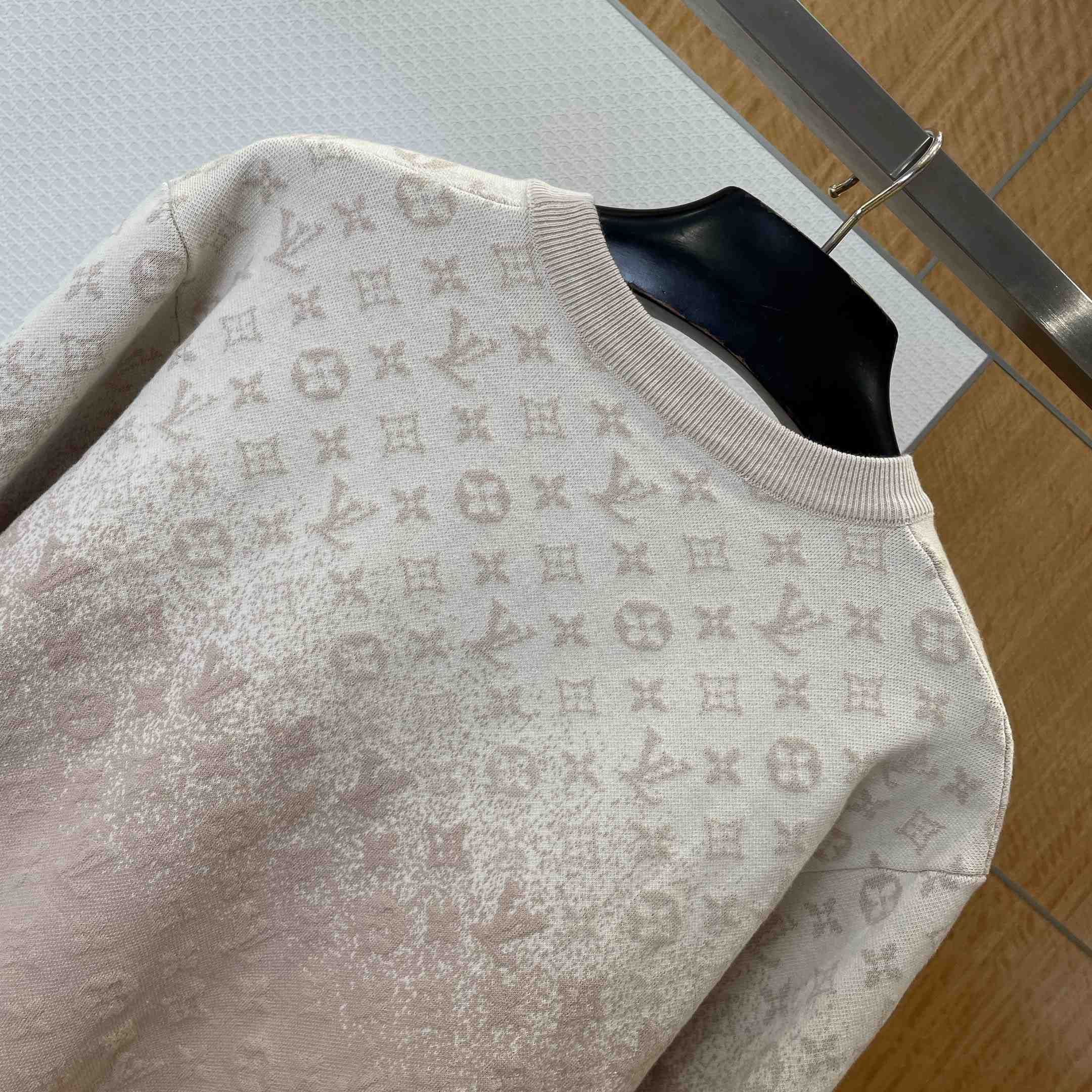 Louis Vuitton Monogram Long-Sleeved Crewneck 1AJTXA - FashionPlug
