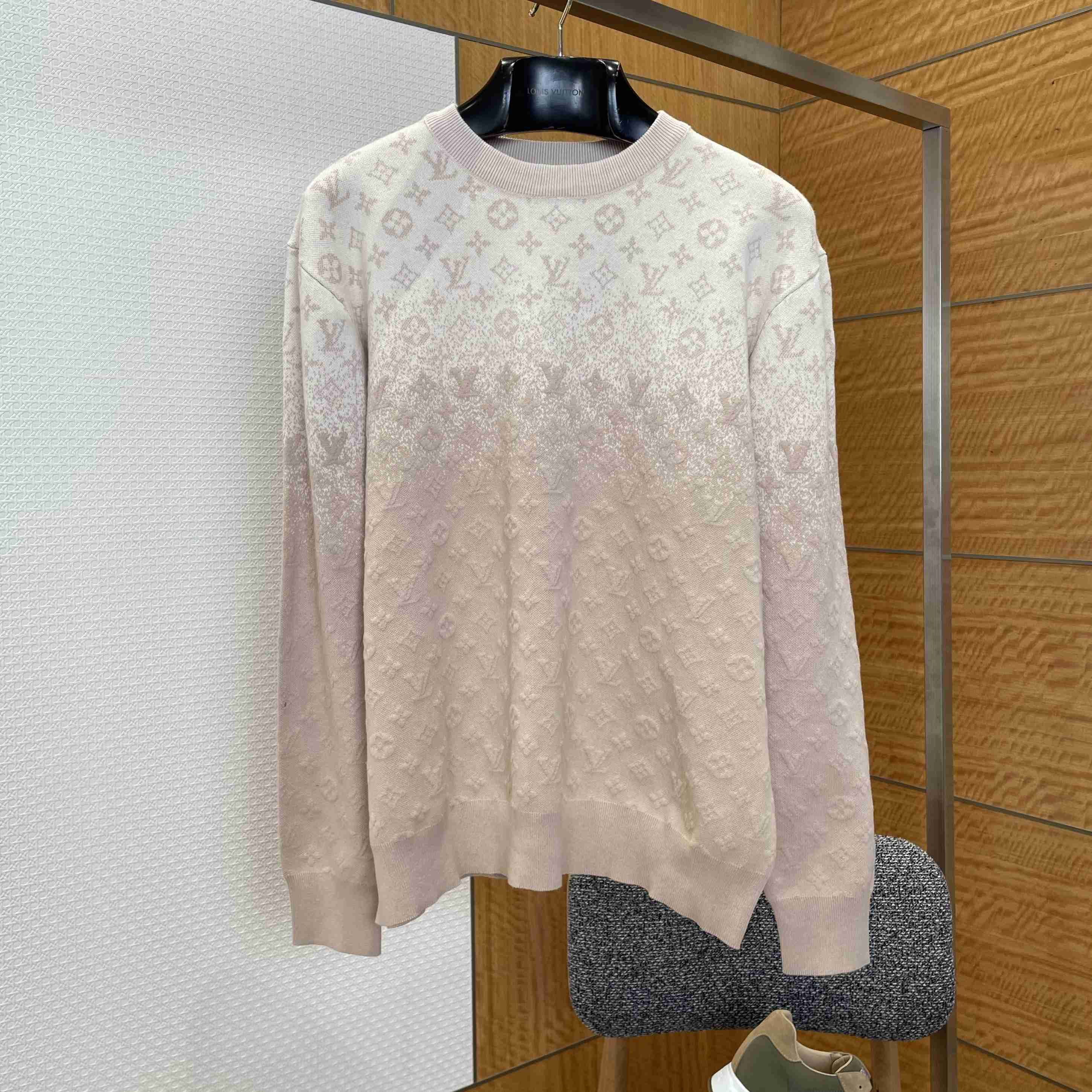 Louis Vuitton Monogram Long-Sleeved Crewneck 1AJTXA - FashionPlug