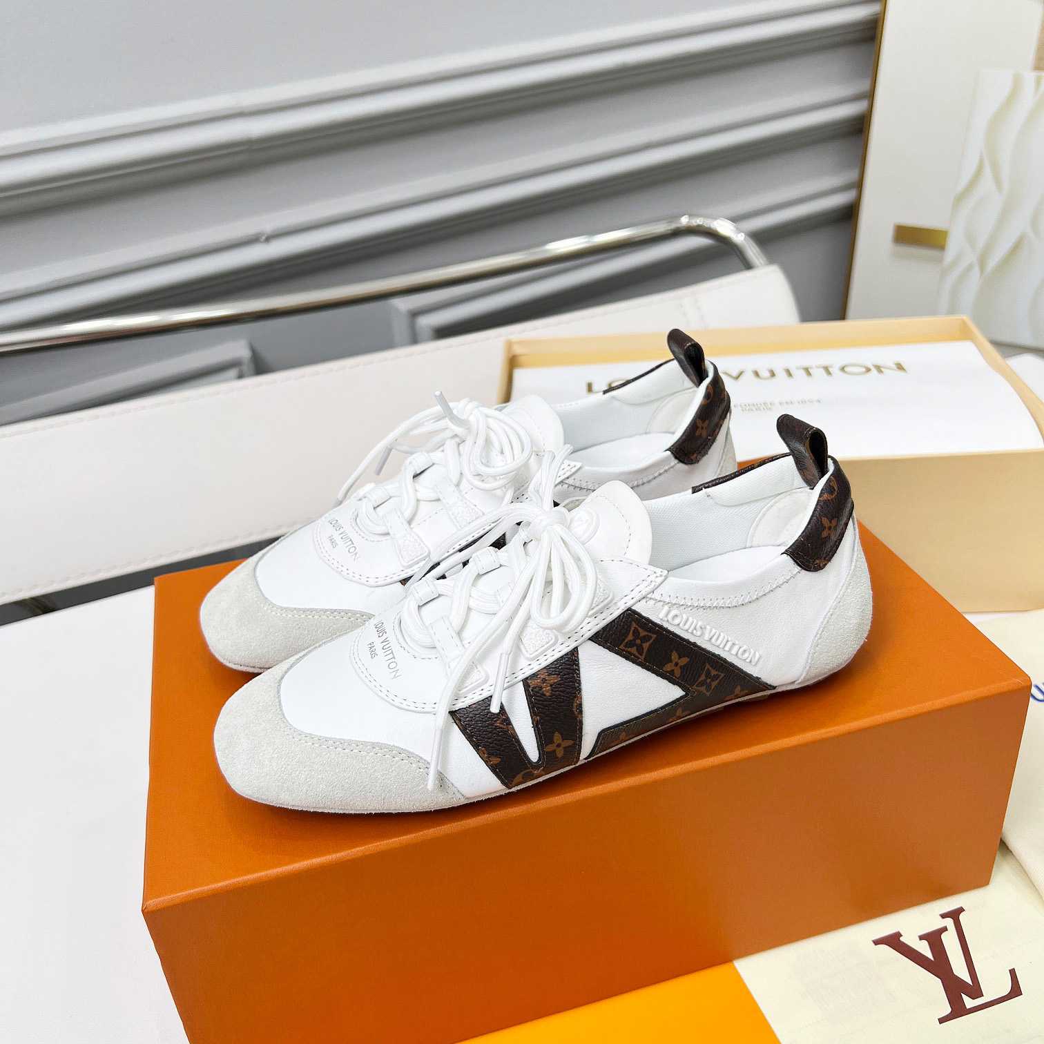 Louis Vuitton Sneakerina 1AHNC6 - FashionPlug