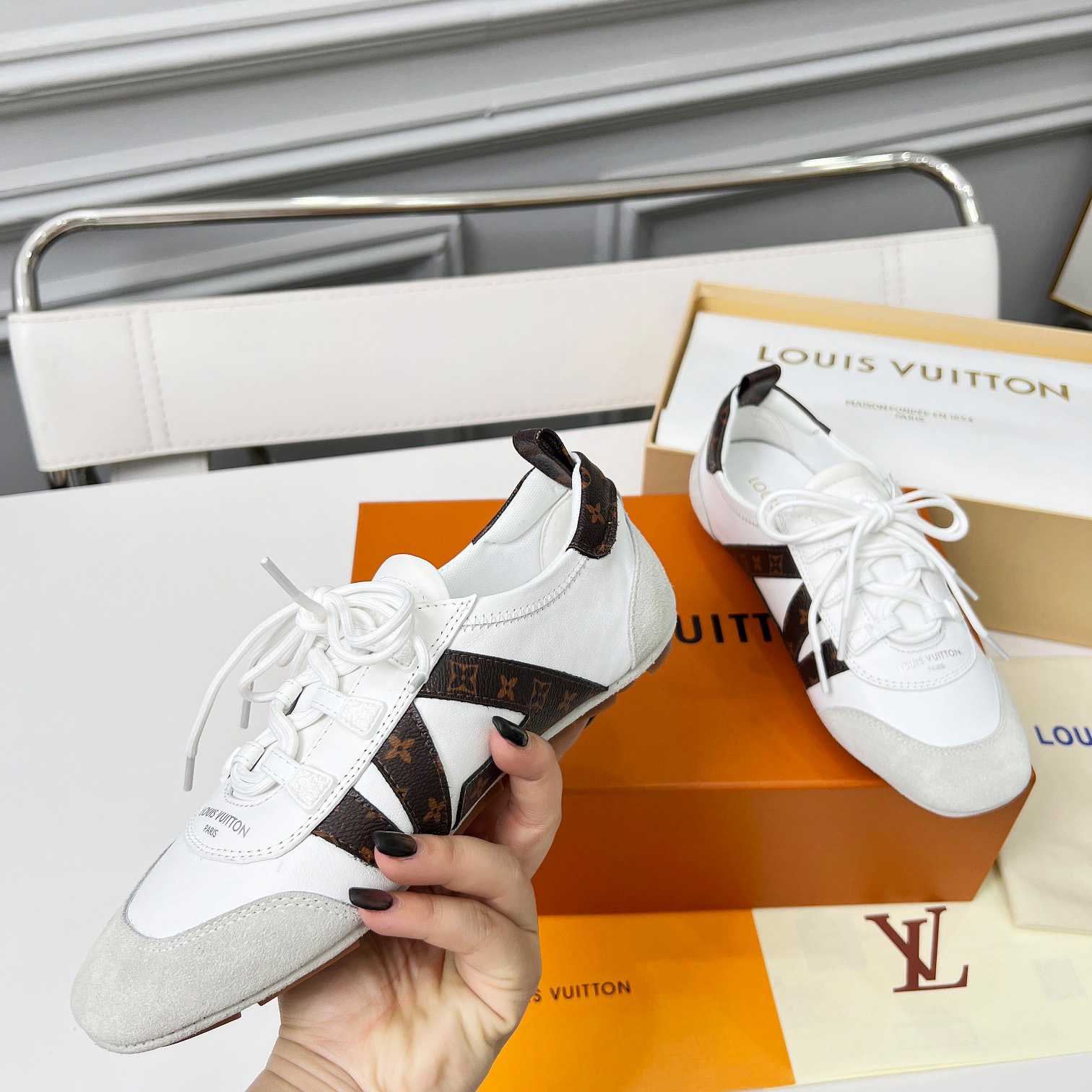 Louis Vuitton Sneakerina 1AHNC6 - FashionPlug