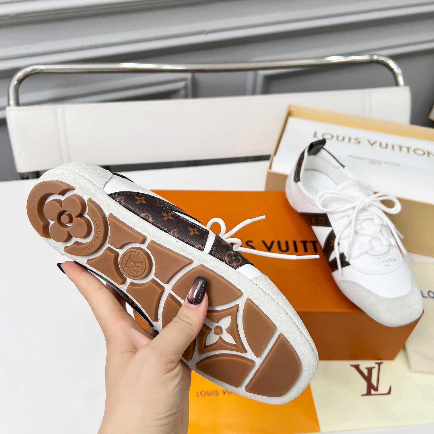 Louis Vuitton Sneakerina 1AHNC6 - FashionPlug