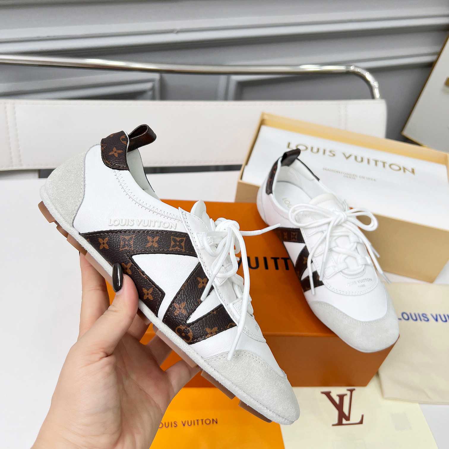 Louis Vuitton Sneakerina 1AHNC6 - FashionPlug