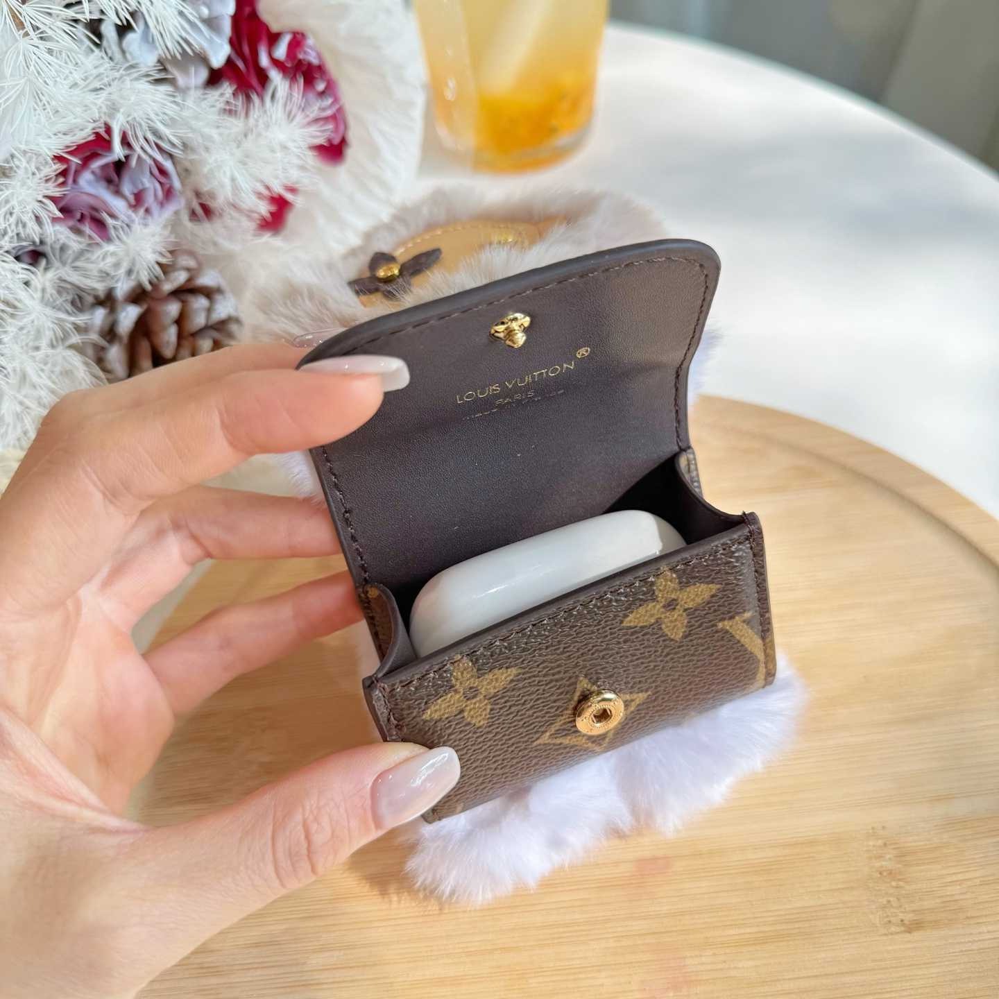 Louis Vuitton Vivienne Bag Charm S00 - FashionPlug