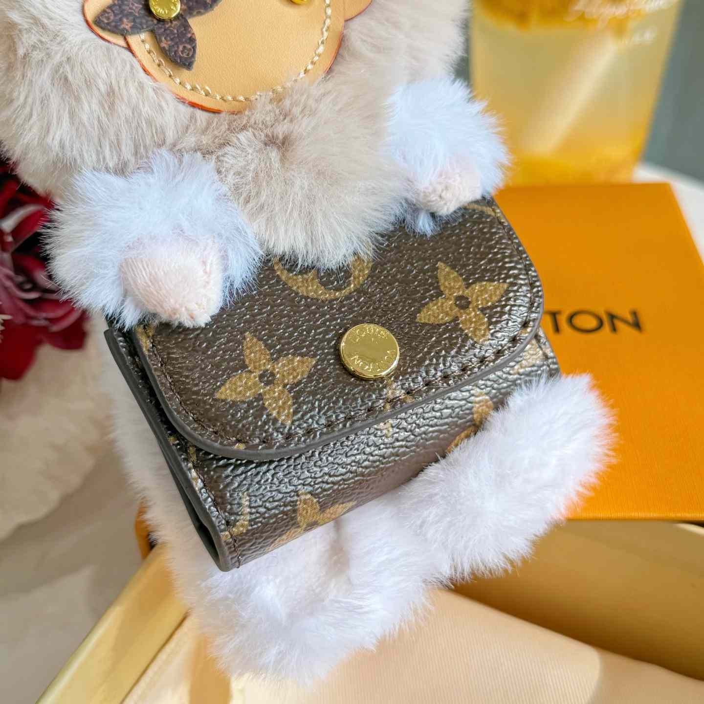 Louis Vuitton Vivienne Bag Charm S00 - FashionPlug