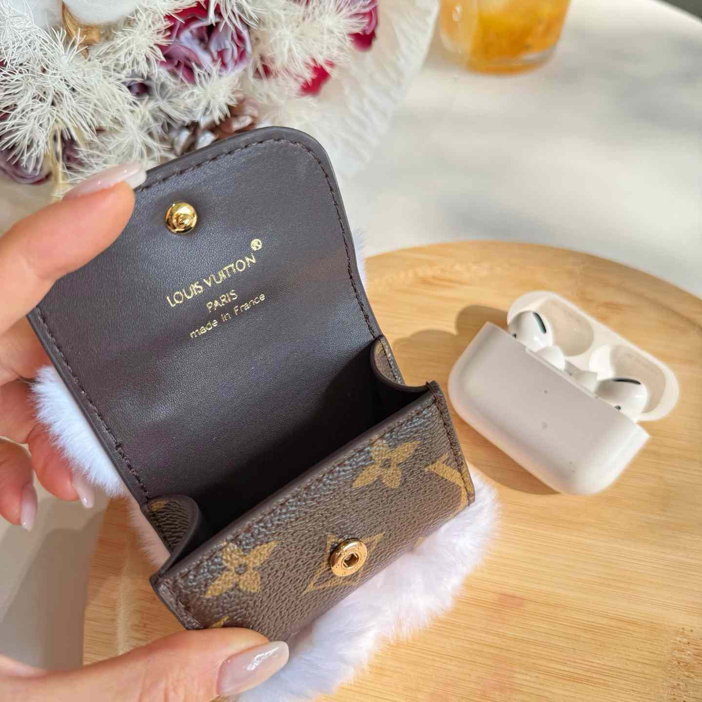 Louis Vuitton Vivienne Bag Charm S00 - FashionPlug