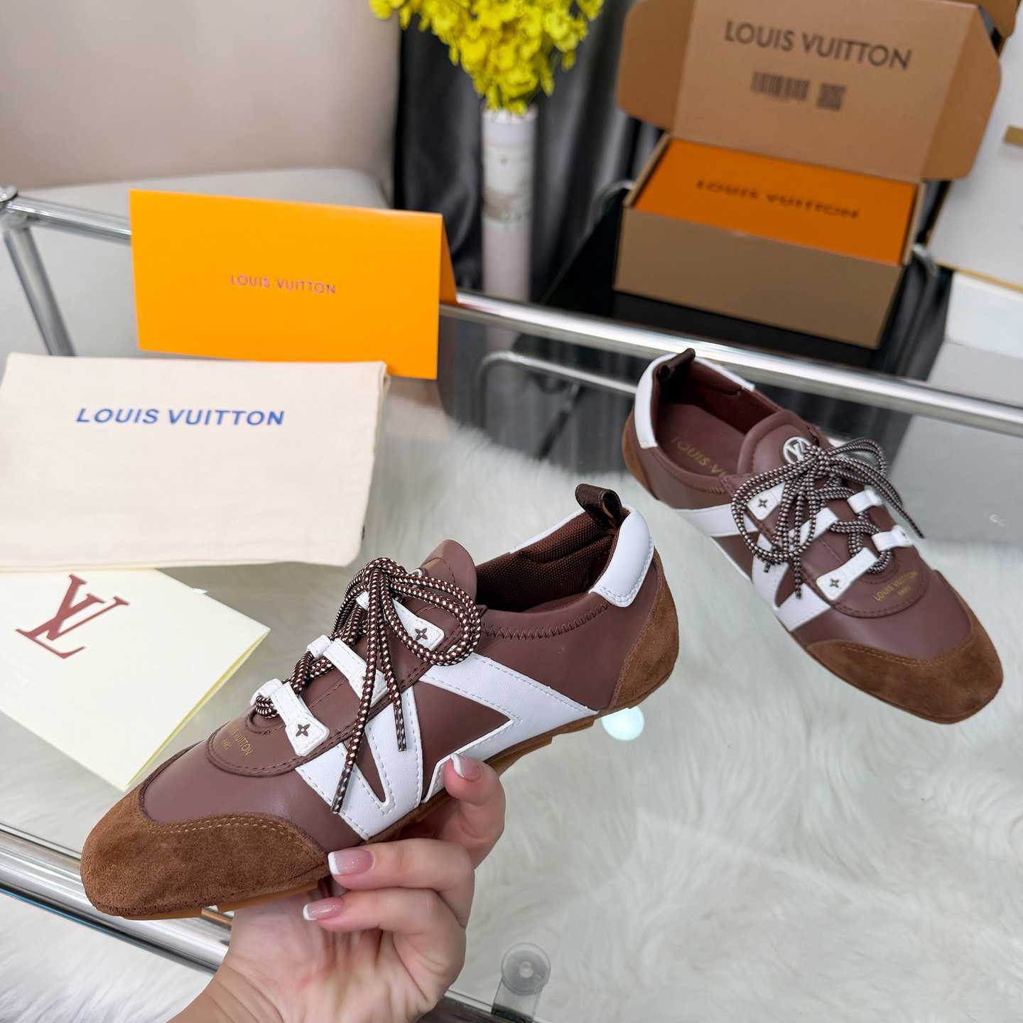 Louis Vuitton Sneakerina 1AIVMB - FashionPlug