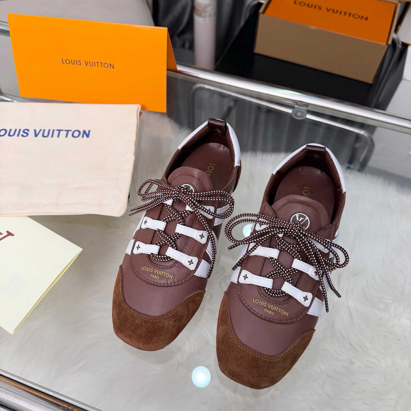 Louis Vuitton Sneakerina 1AIVMB - FashionPlug