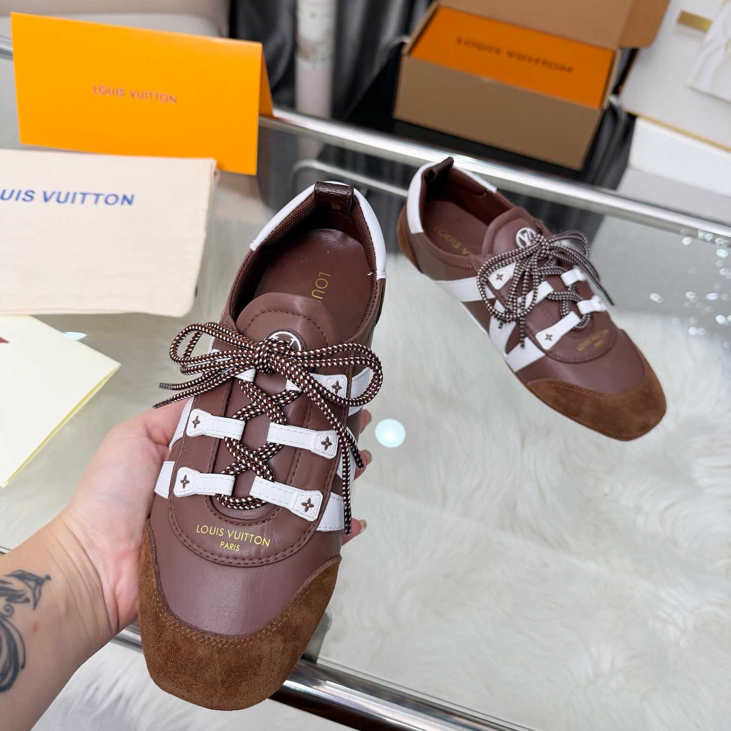 Louis Vuitton Sneakerina 1AIVMB - FashionPlug