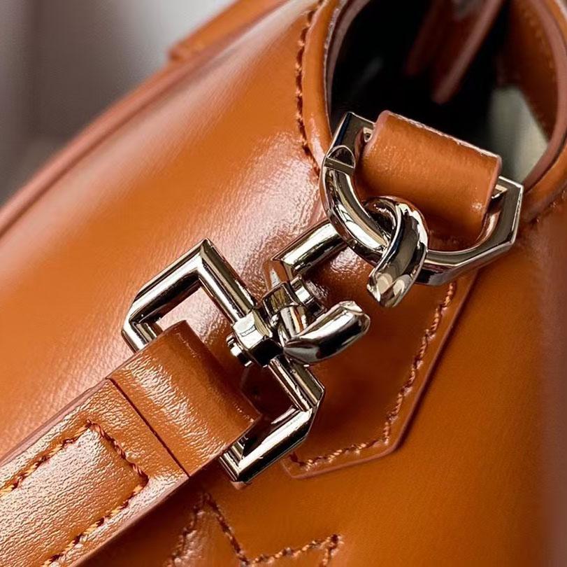 Givenchy MINI Antigona Bag    23x27x13cm - FashionPlug