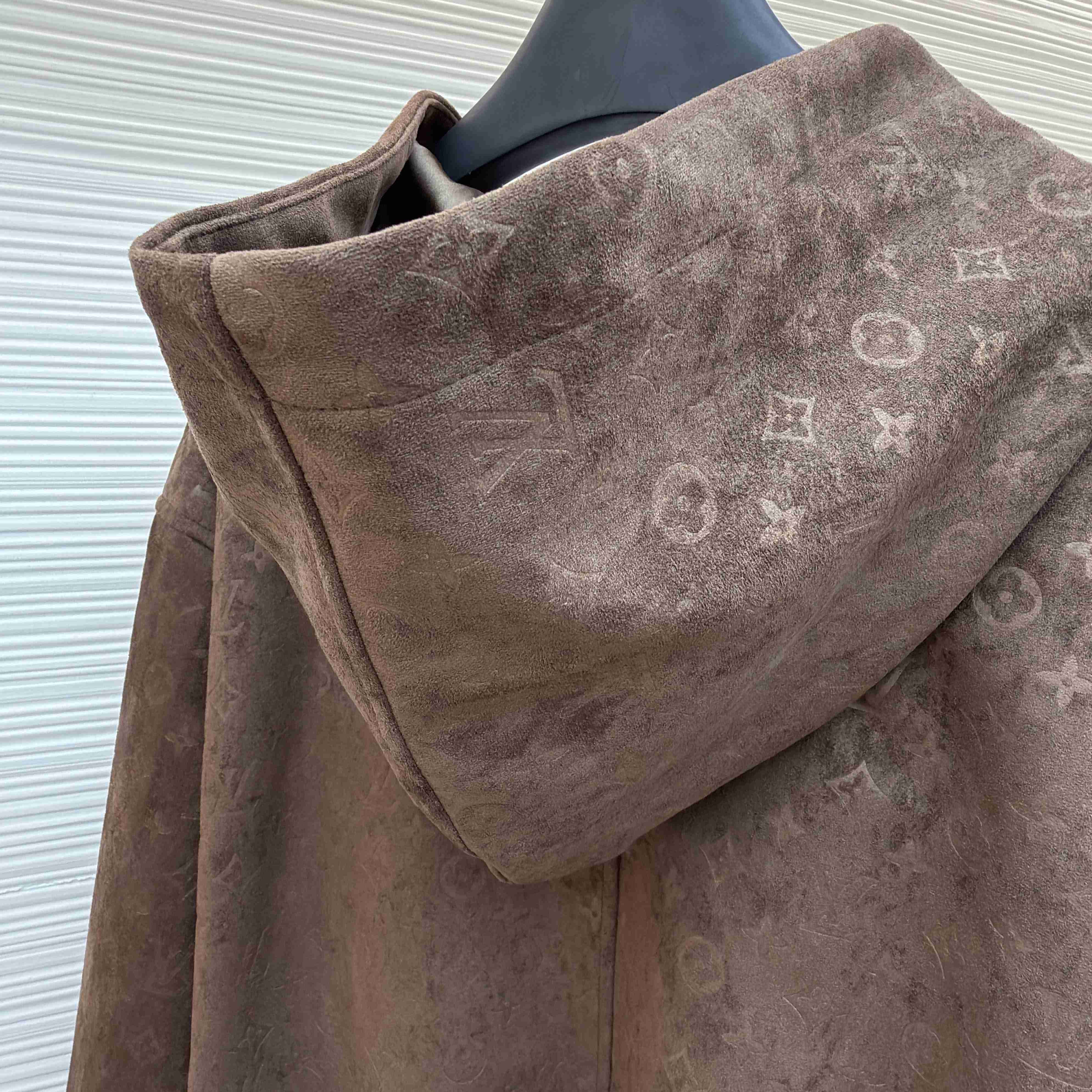 Louis Vuitton Monogram Embossed Suede Hoodie    1AJUNM - FashionPlug
