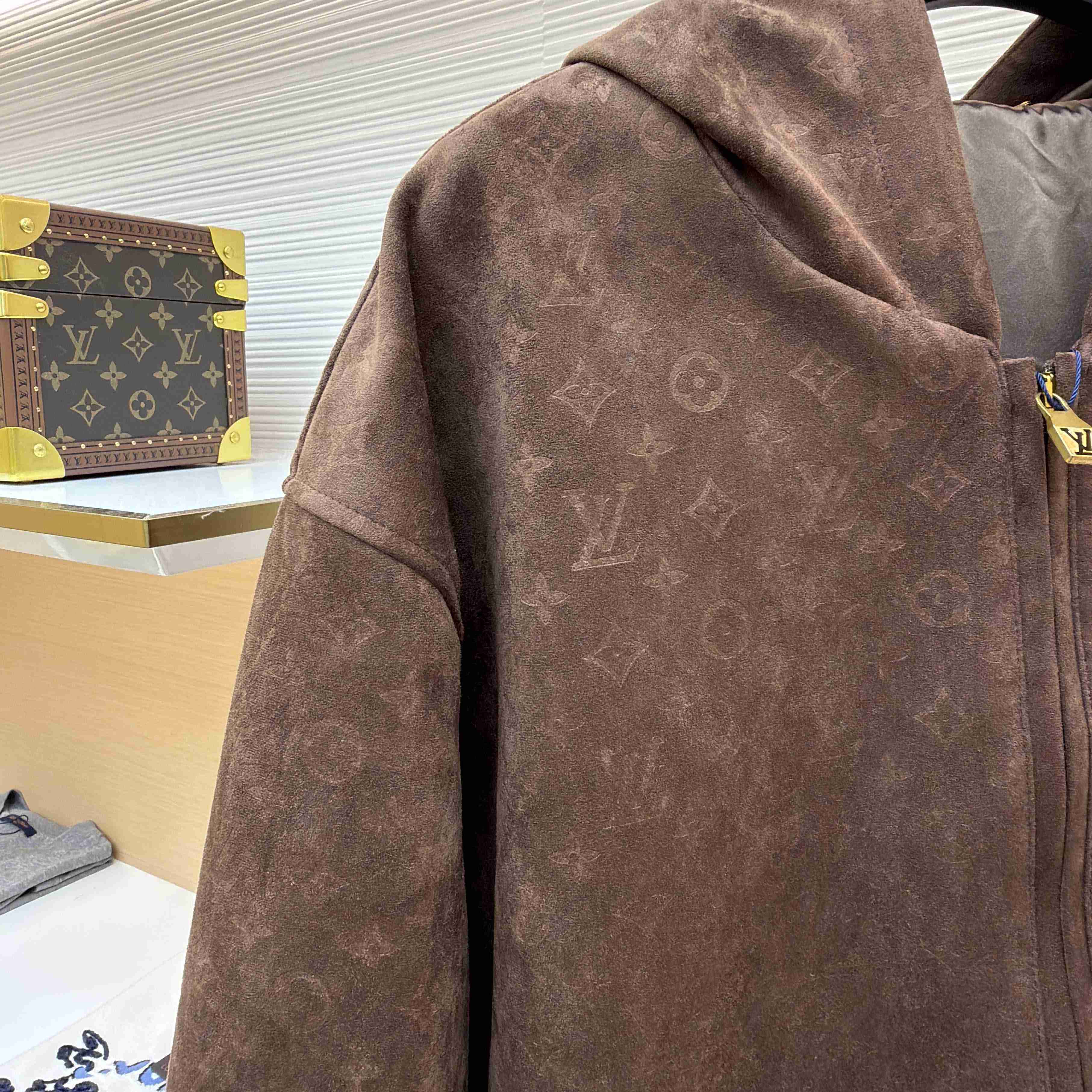Louis Vuitton Monogram Embossed Suede Hoodie    1AJUNM - FashionPlug