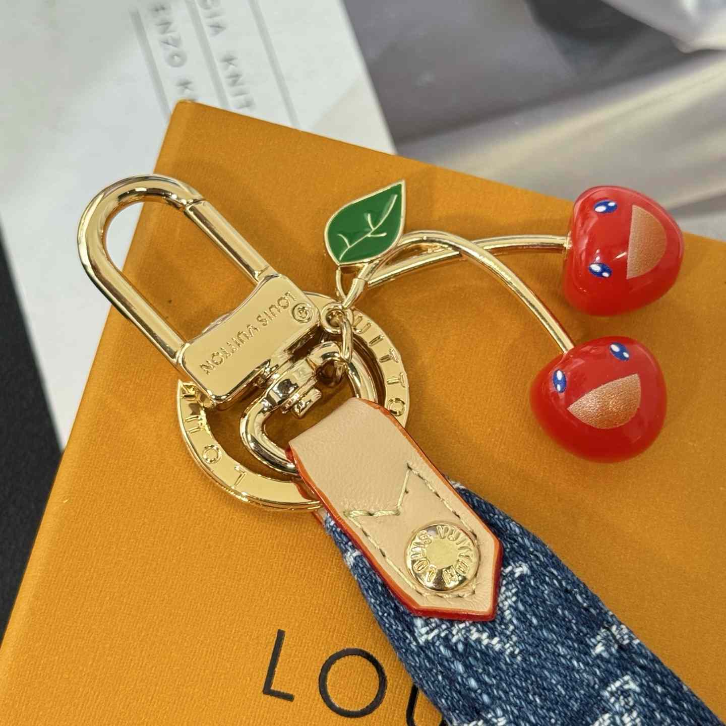 Louis Vuitton LV x TM Denim Cerise Dragonne S00   M02599 - FashionPlug