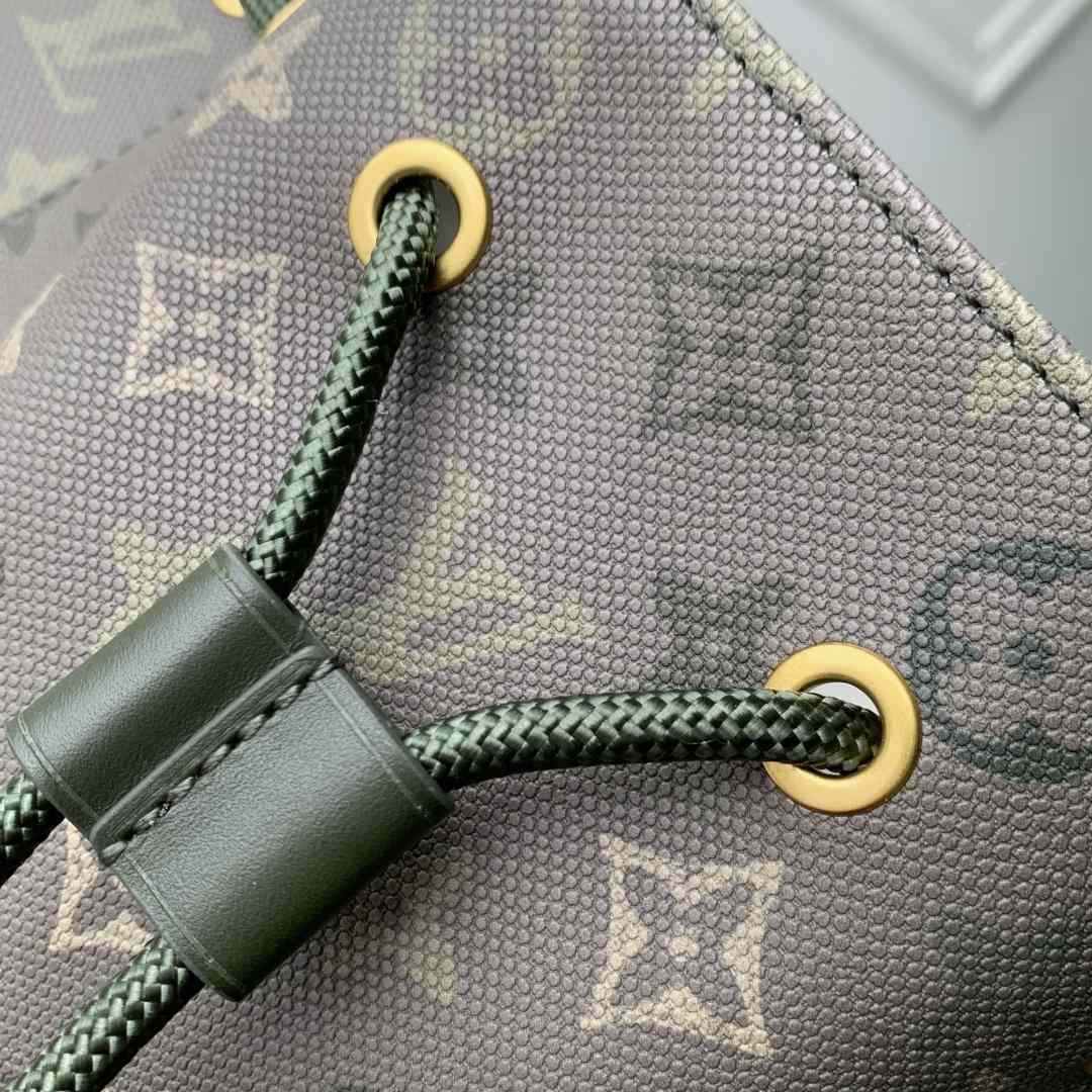  Louis Vuitton Christopher MM     M27080 - FashionPlug