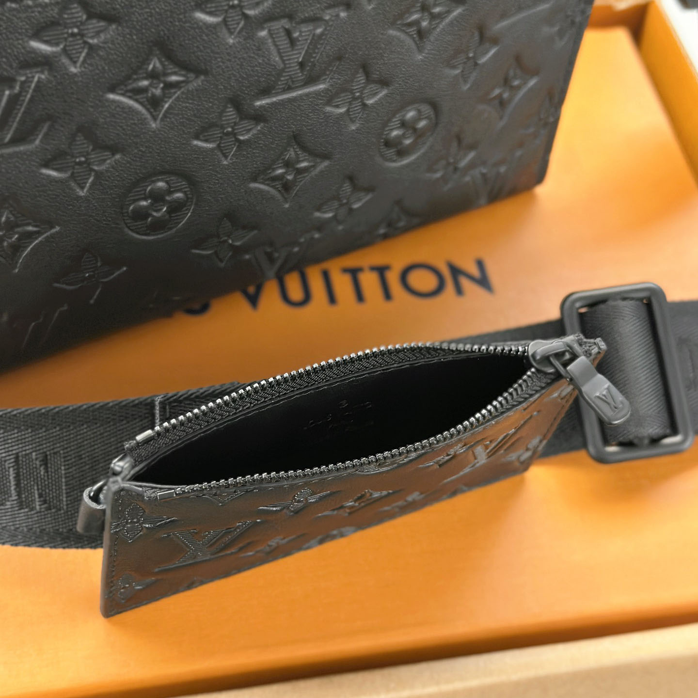 Louis Vuitton Gaston Wearable Wallet  M81115 - FashionPlug