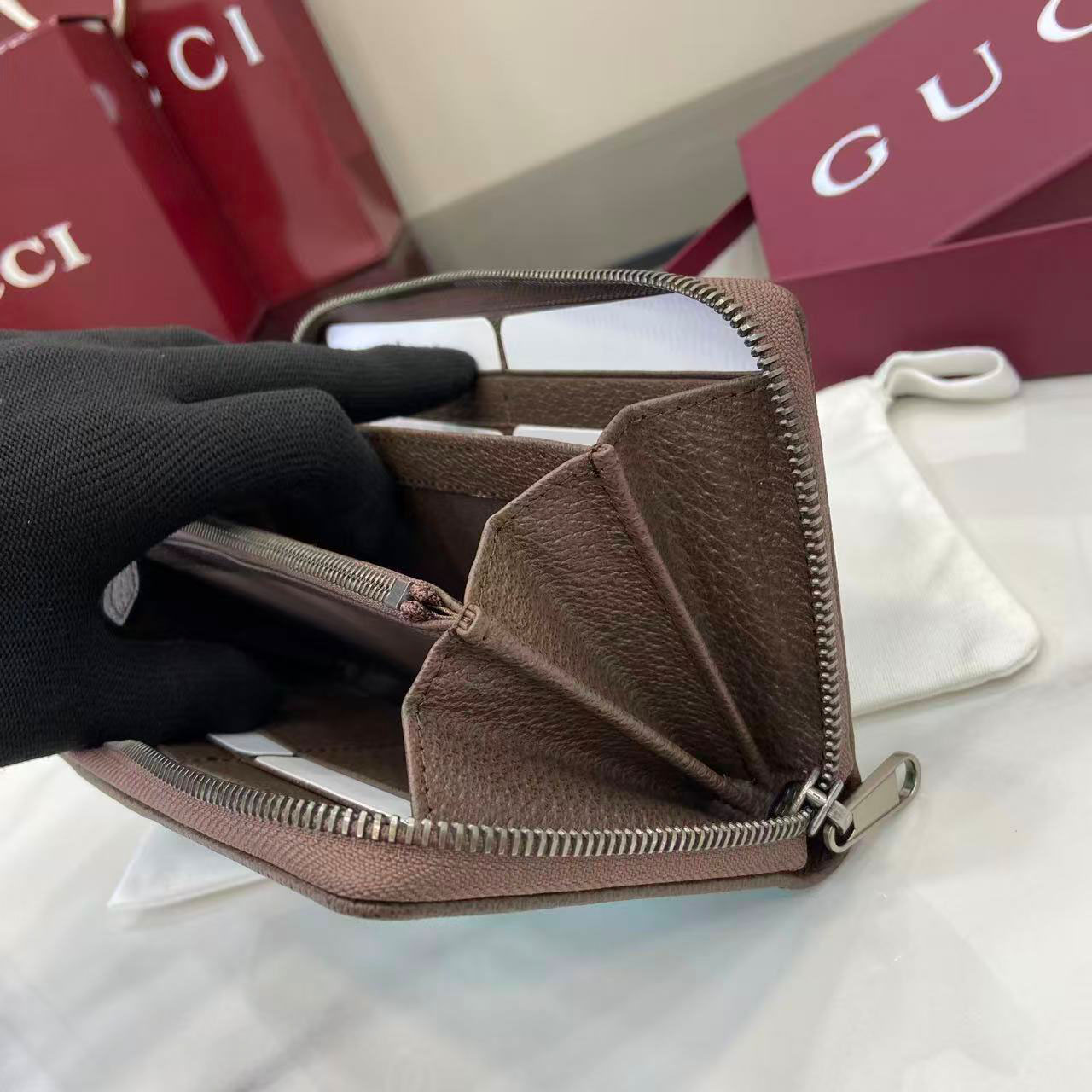 Gucci GG zip-around Wallet 834694 - FashionPlug