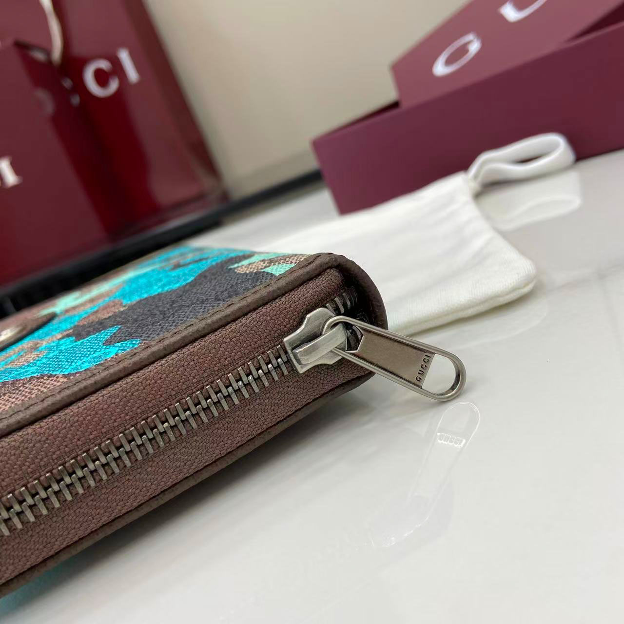 Gucci GG zip-around Wallet 834694 - FashionPlug