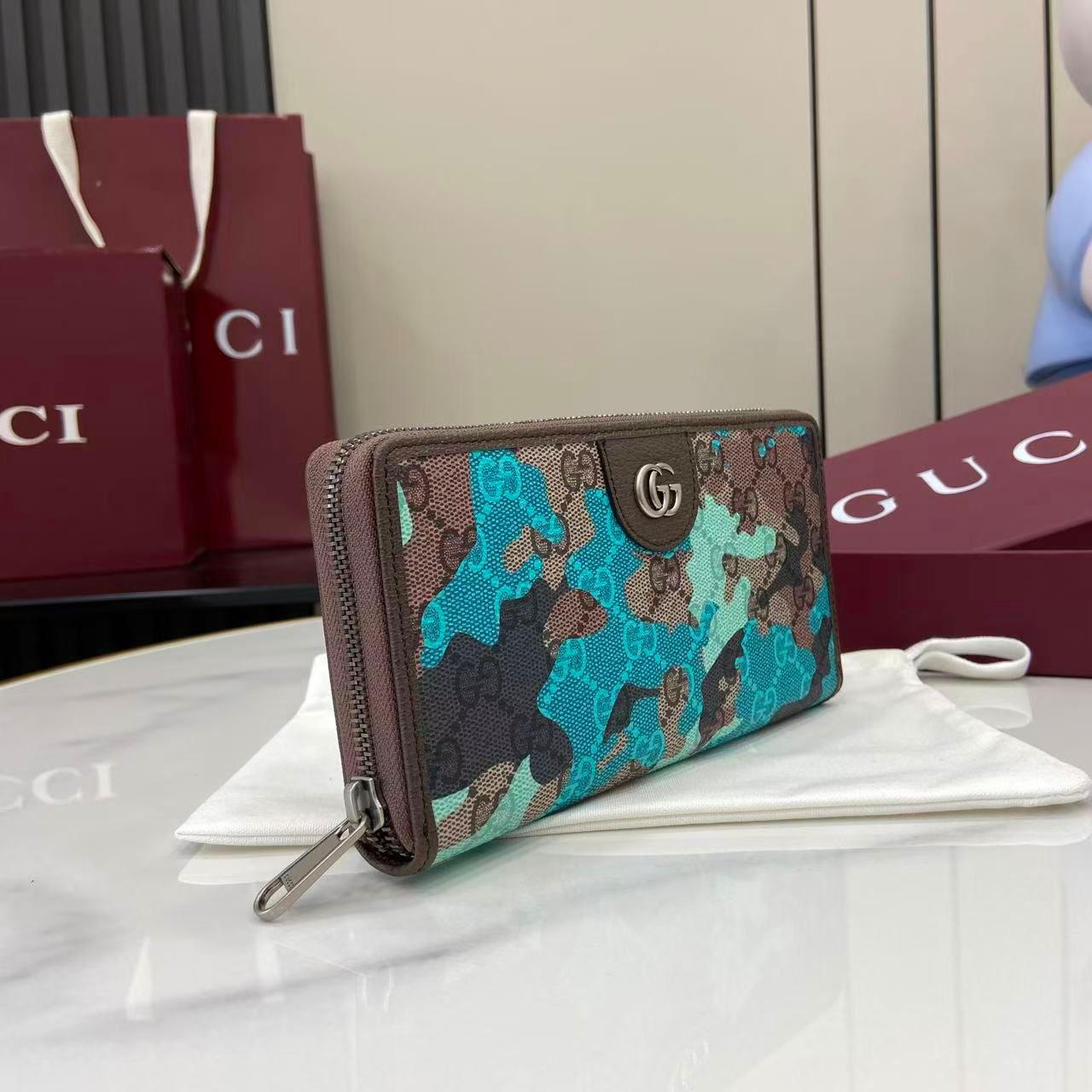 Gucci GG zip-around Wallet 834694 - FashionPlug
