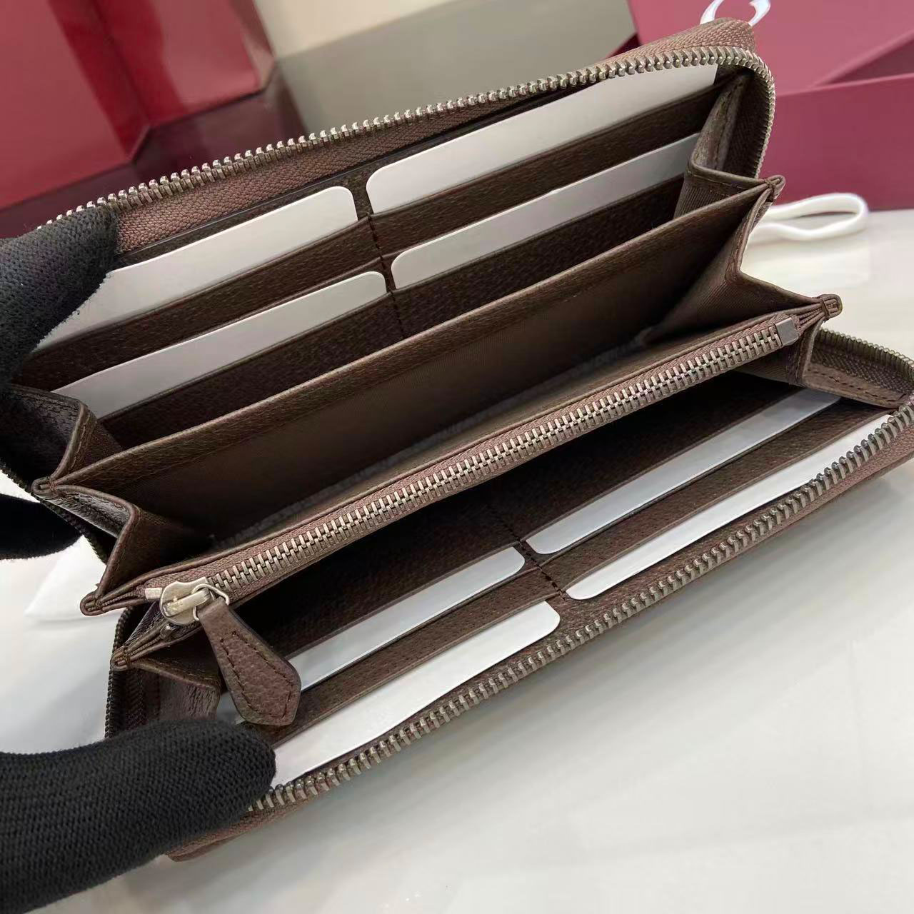 Gucci GG zip-around Wallet 834694 - FashionPlug