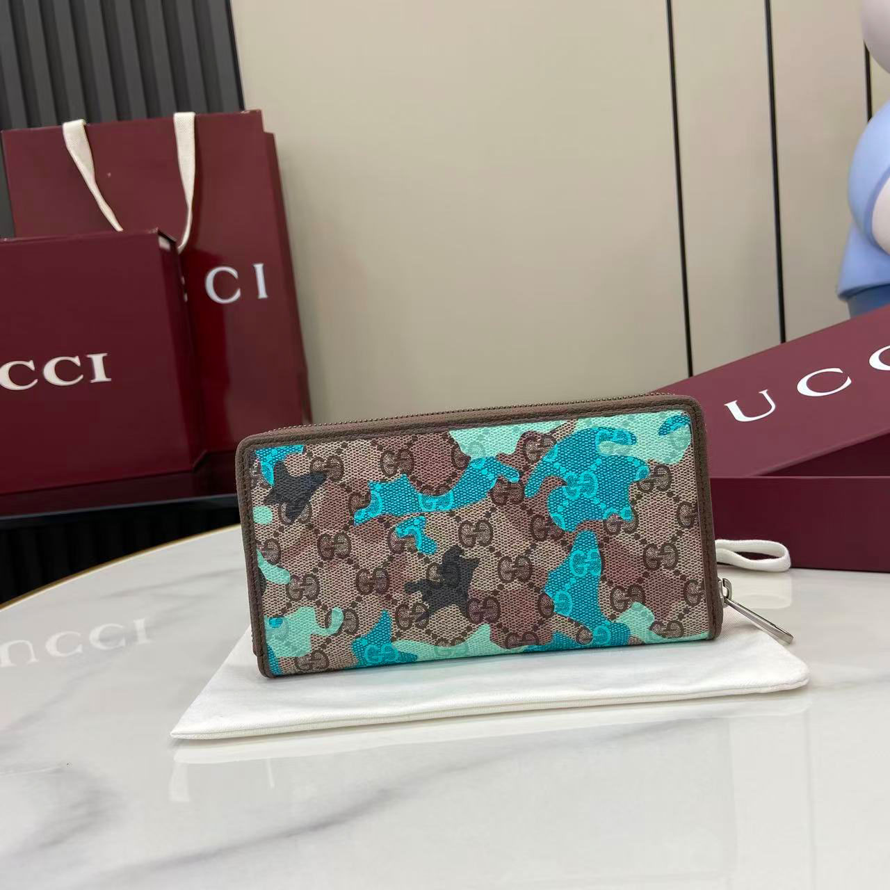 Gucci GG zip-around Wallet 834694 - FashionPlug
