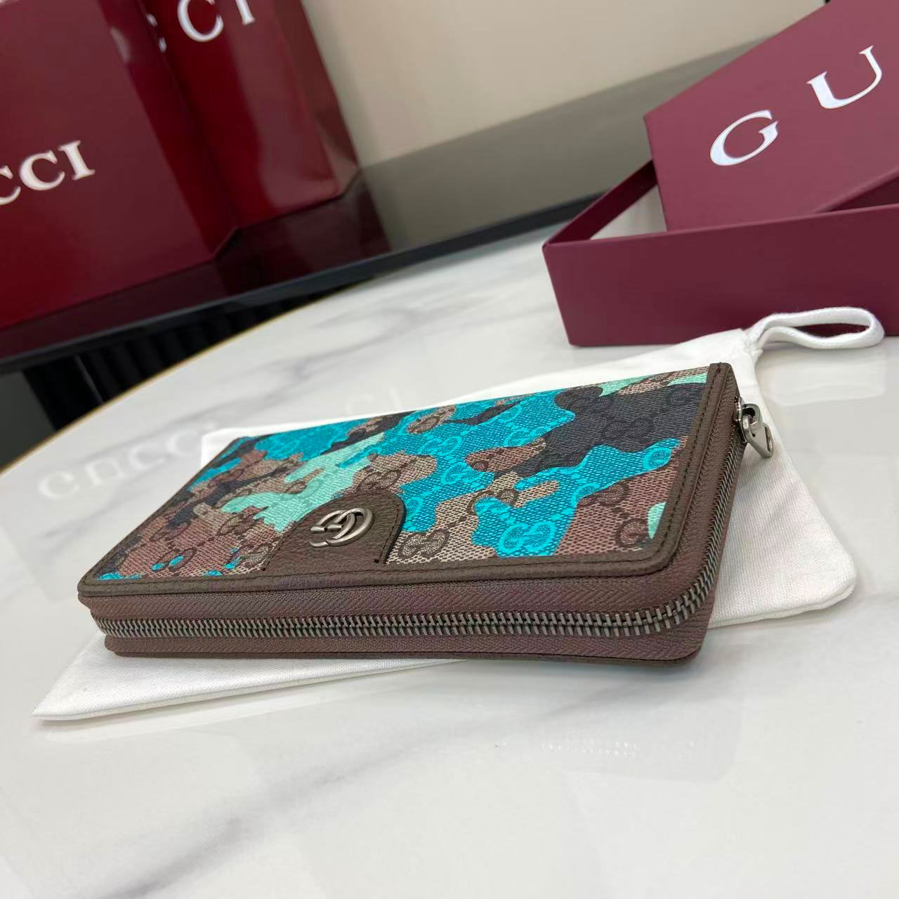 Gucci GG zip-around Wallet 834694 - FashionPlug