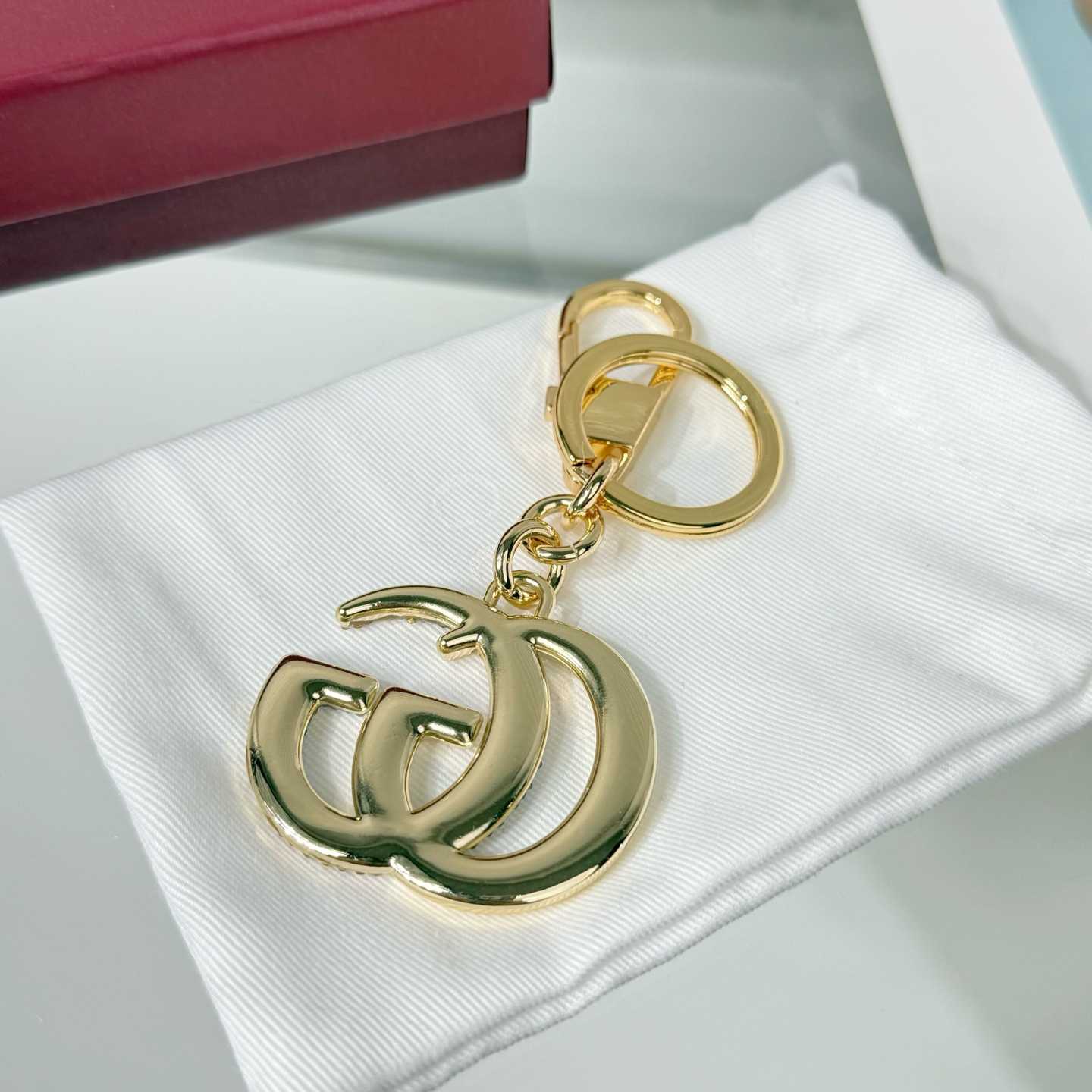 Gucci Crystal Double G keychain - FashionPlug