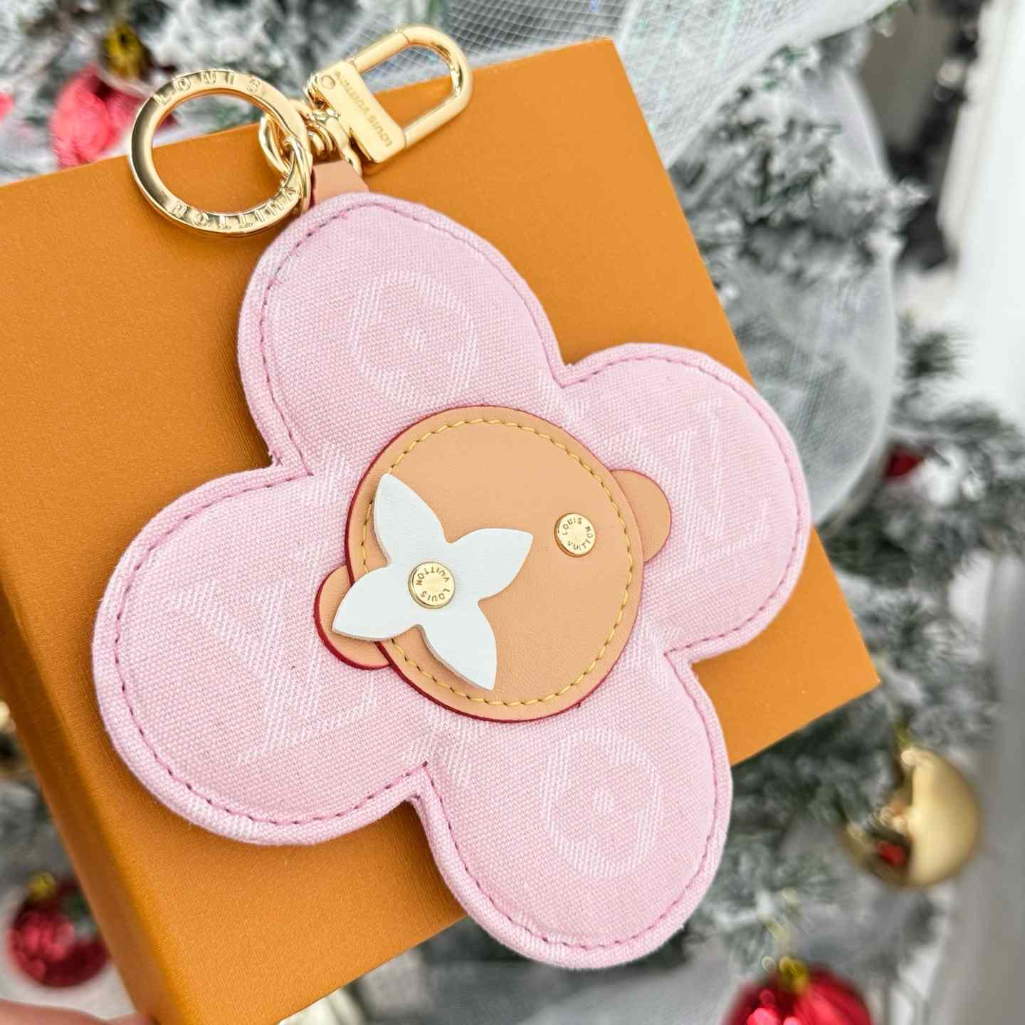 Louis Vuitton LV x TM Vivienne Head Bag Charm   M03823 - FashionPlug