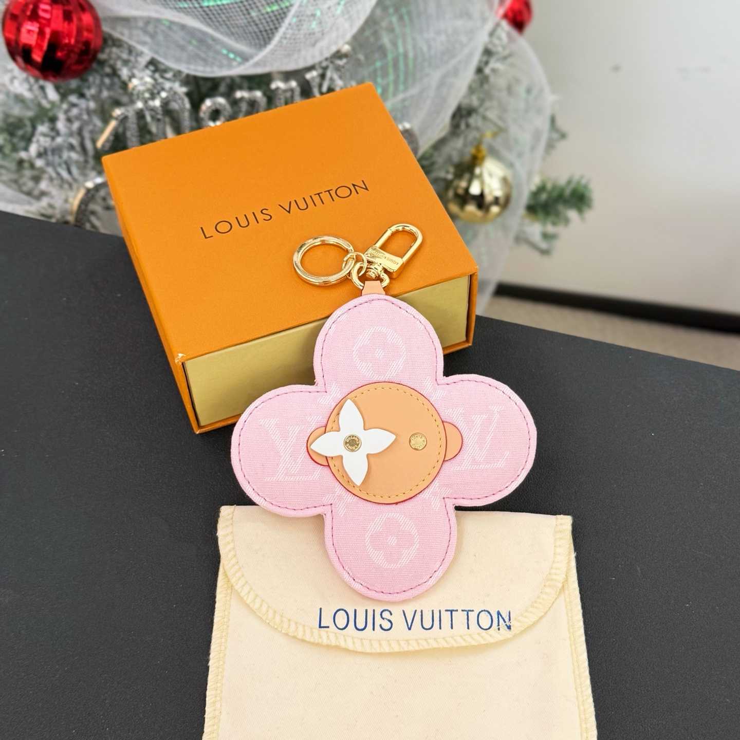 Louis Vuitton LV x TM Vivienne Head Bag Charm   M03823 - FashionPlug