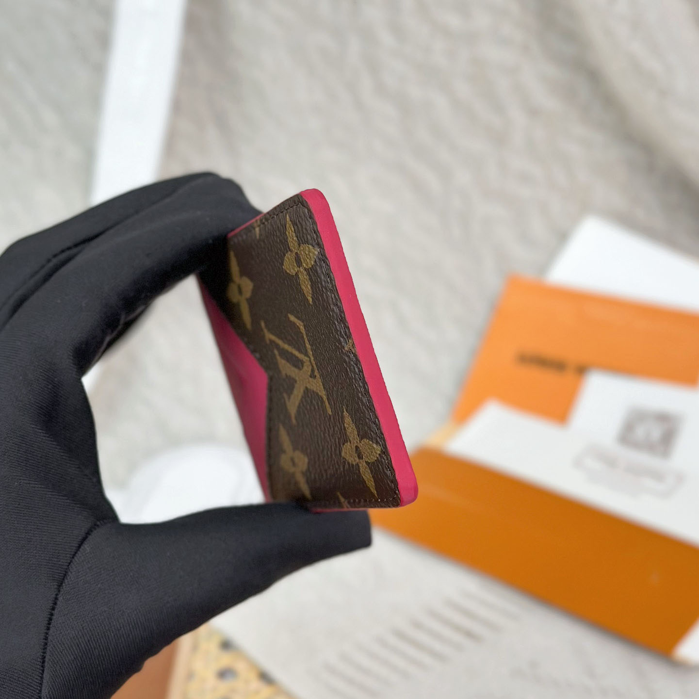 Louis Vuitton Magnetic Card Holder M12851 - FashionPlug