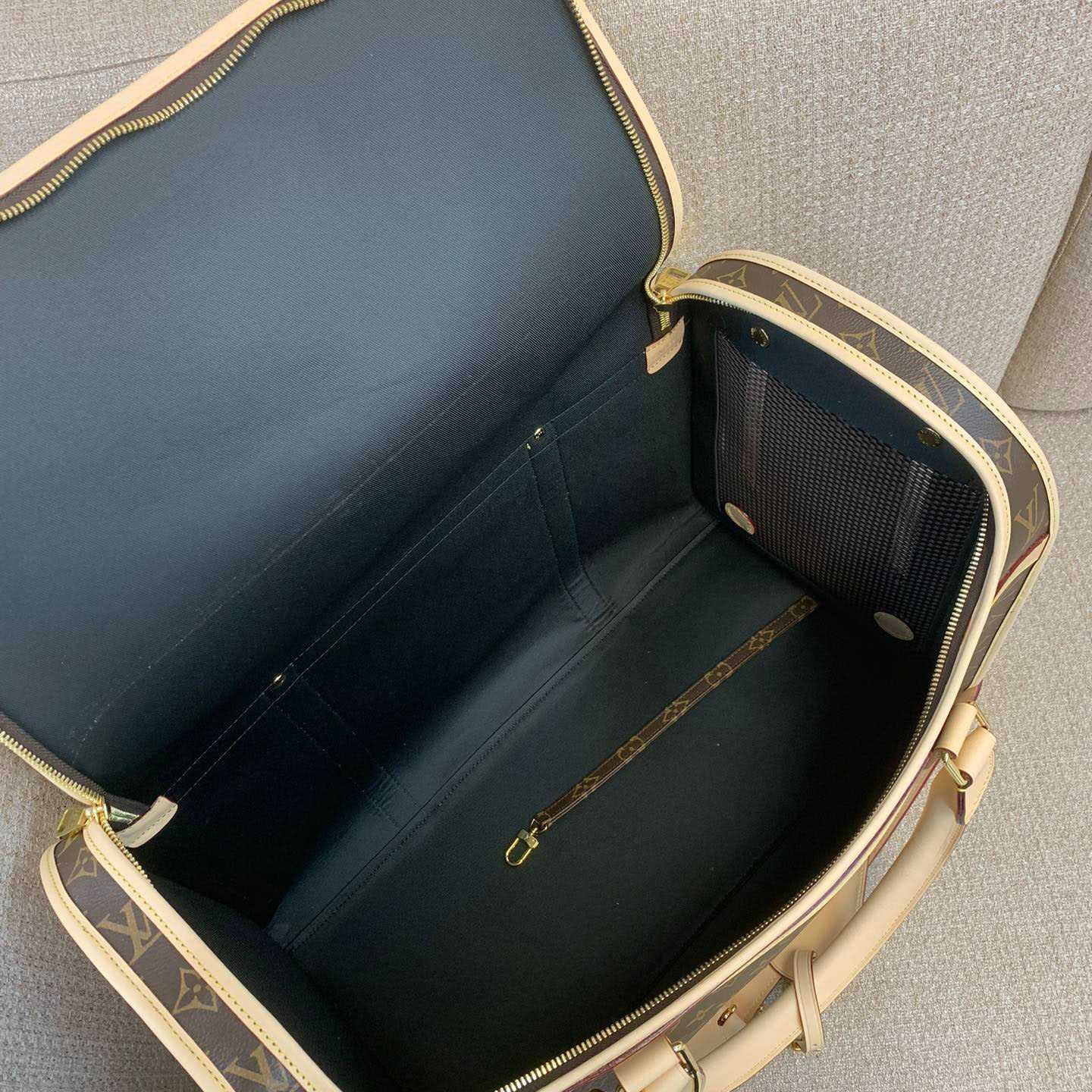 Louis Vuitton Dog Bag M45662 - FashionPlug