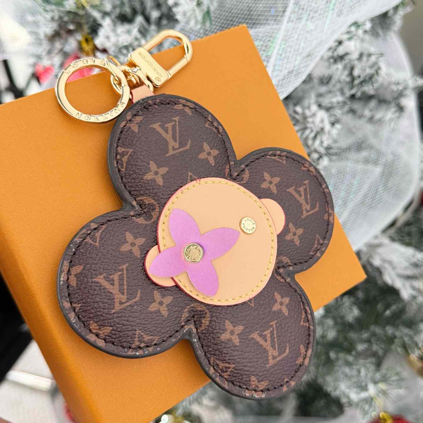 Louis Vuitton Vivienne Bag Charm   M03818 - FashionPlug