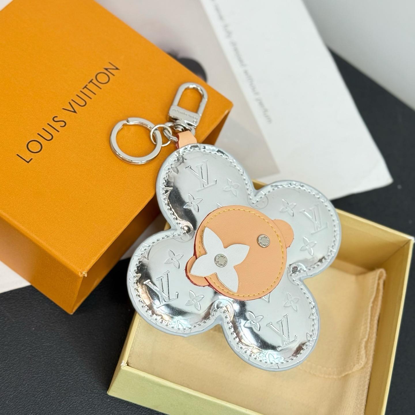 Louis Vuitton Vivienne Head Mng Mirror Key Holder   M03280 - FashionPlug