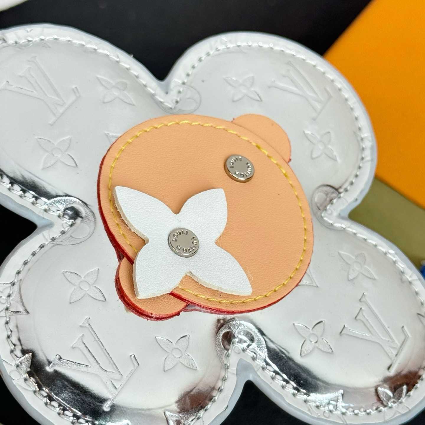 Louis Vuitton Vivienne Head Mng Mirror Key Holder   M03280 - FashionPlug