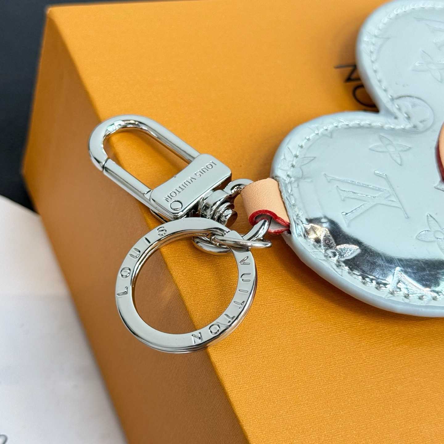 Louis Vuitton Vivienne Head Mng Mirror Key Holder   M03280 - FashionPlug