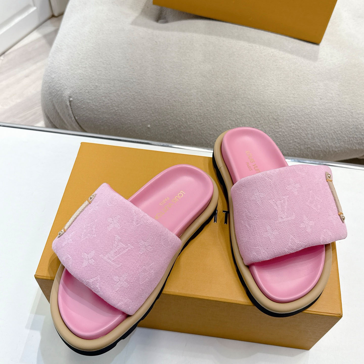 Louis Vuitton Pool Pillow Flat Comfort Mule 1AGUZH - FashionPlug