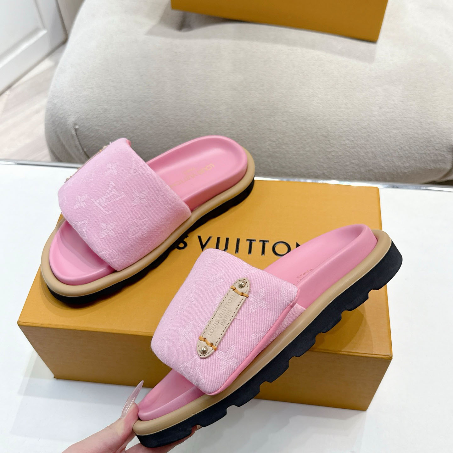 Louis Vuitton Pool Pillow Flat Comfort Mule 1AGUZH - FashionPlug