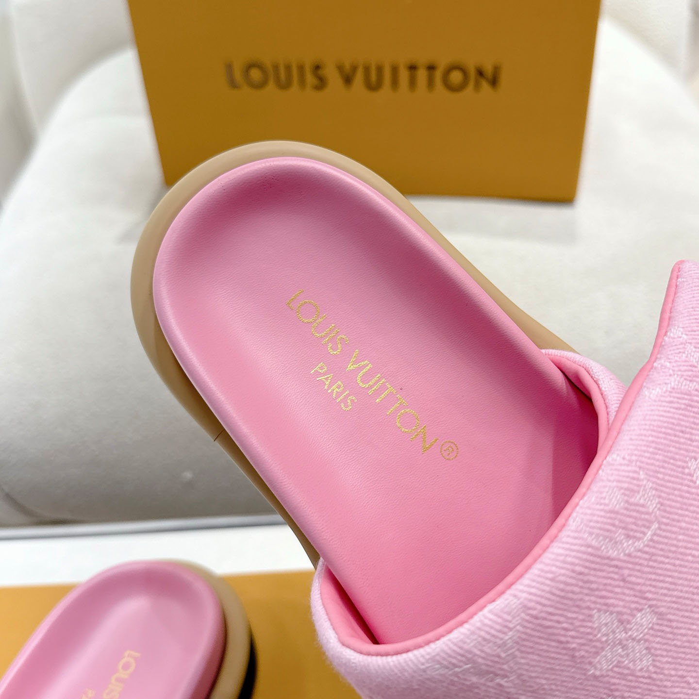 Louis Vuitton Pool Pillow Flat Comfort Mule 1AGUZH - FashionPlug