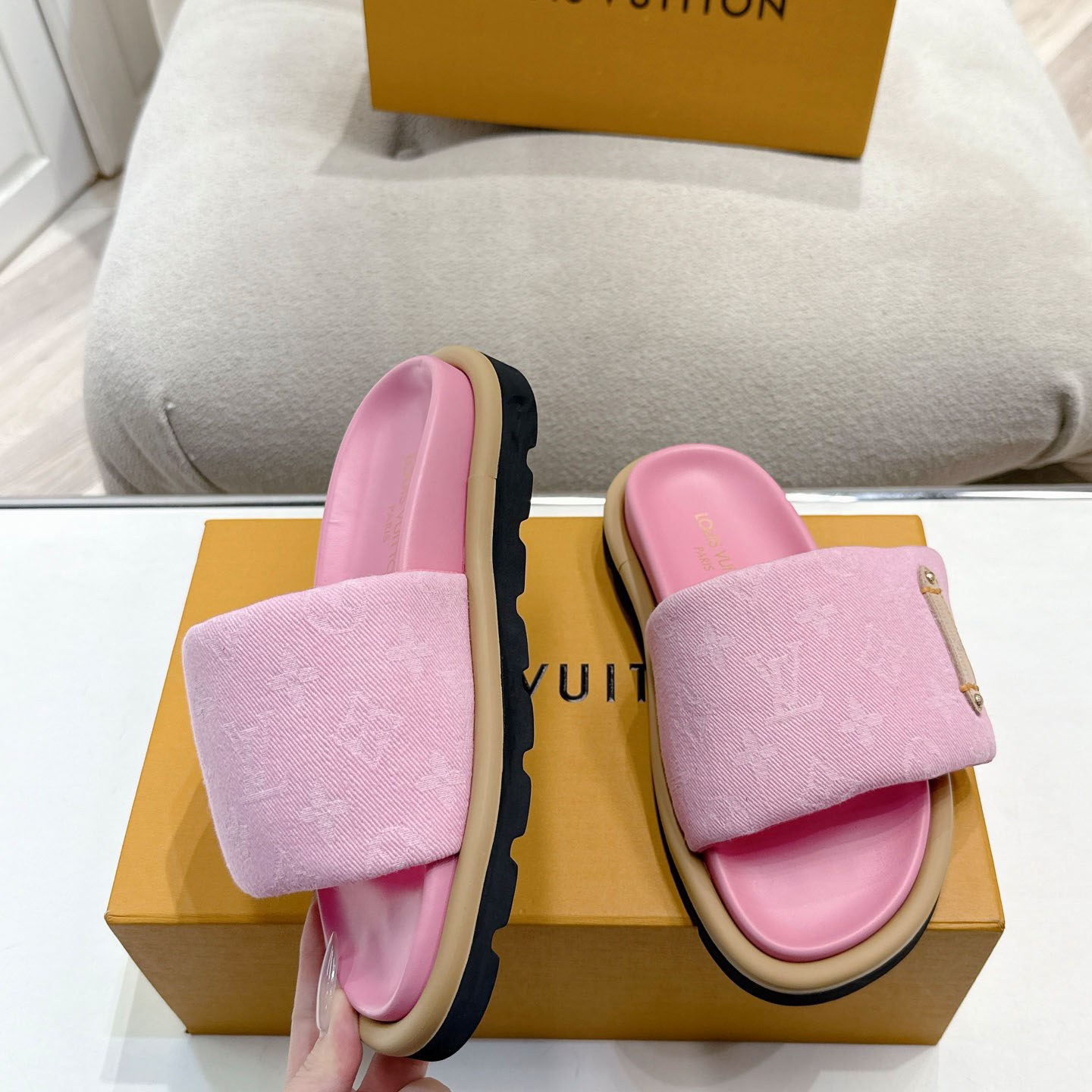 Louis Vuitton Pool Pillow Flat Comfort Mule 1AGUZH - FashionPlug