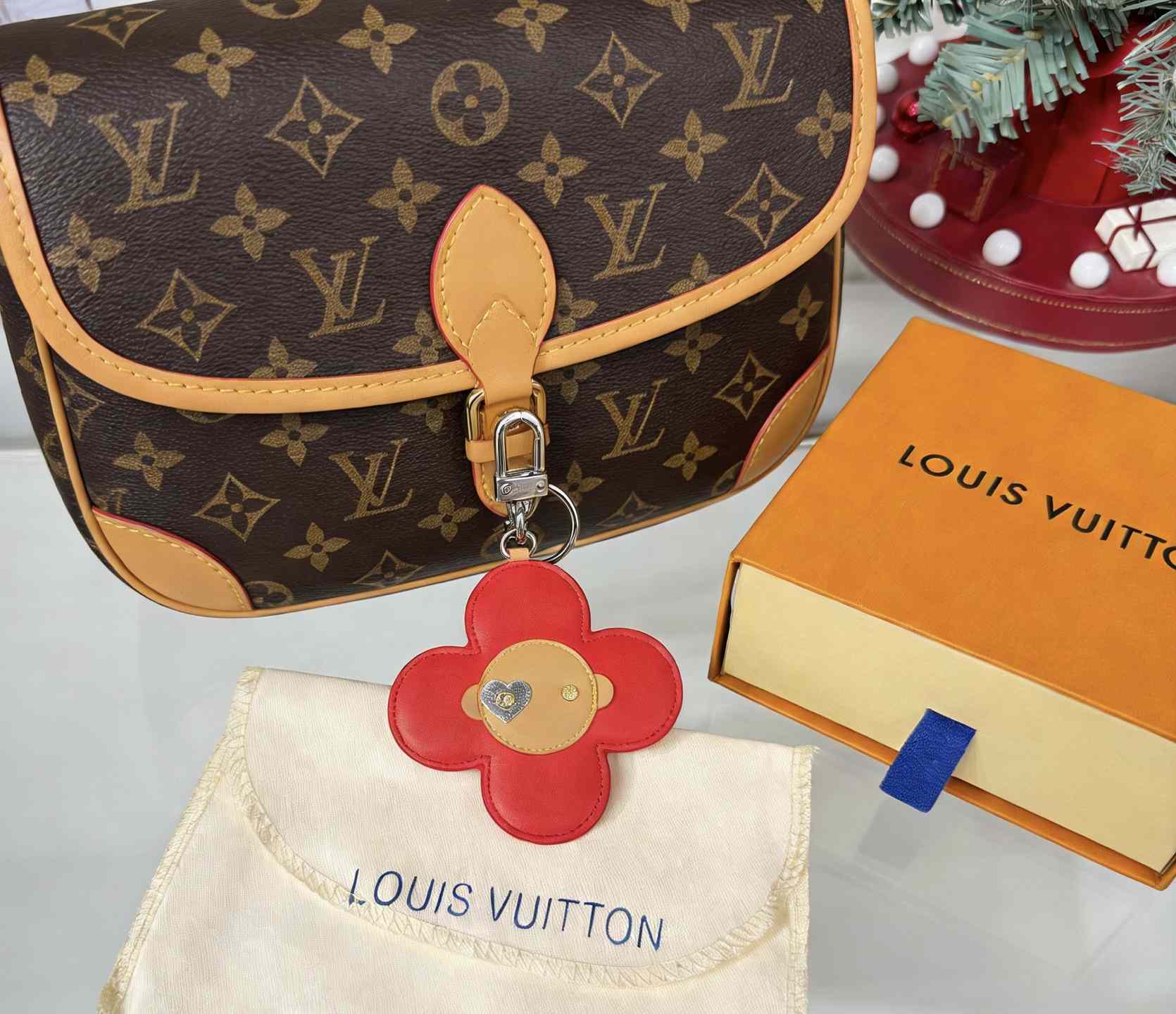 Louis Vuitton 57th Street NYC Vivienne I LV NY Bag Charm   M03661 - FashionPlug