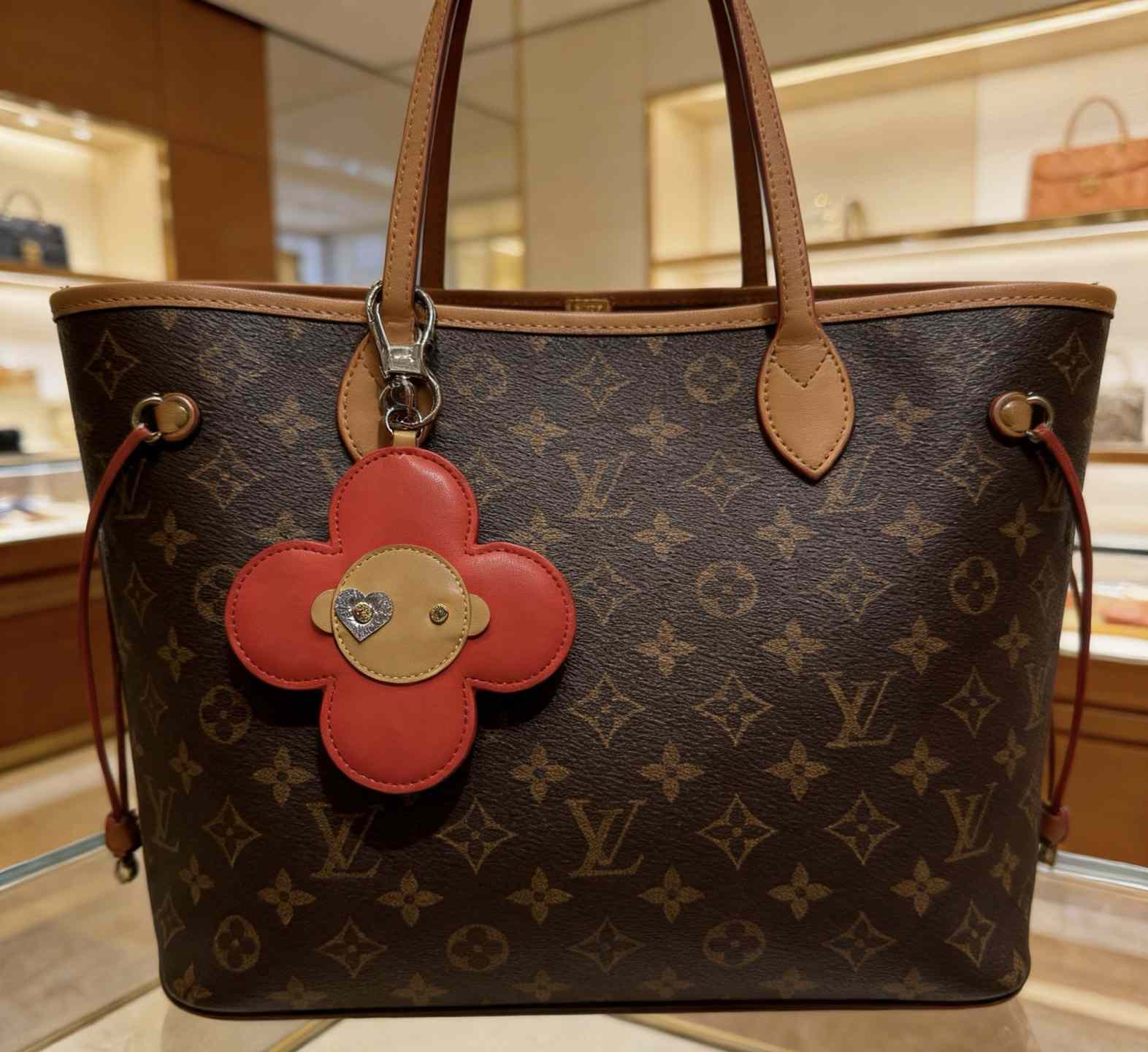Louis Vuitton 57th Street NYC Vivienne I LV NY Bag Charm   M03661 - FashionPlug