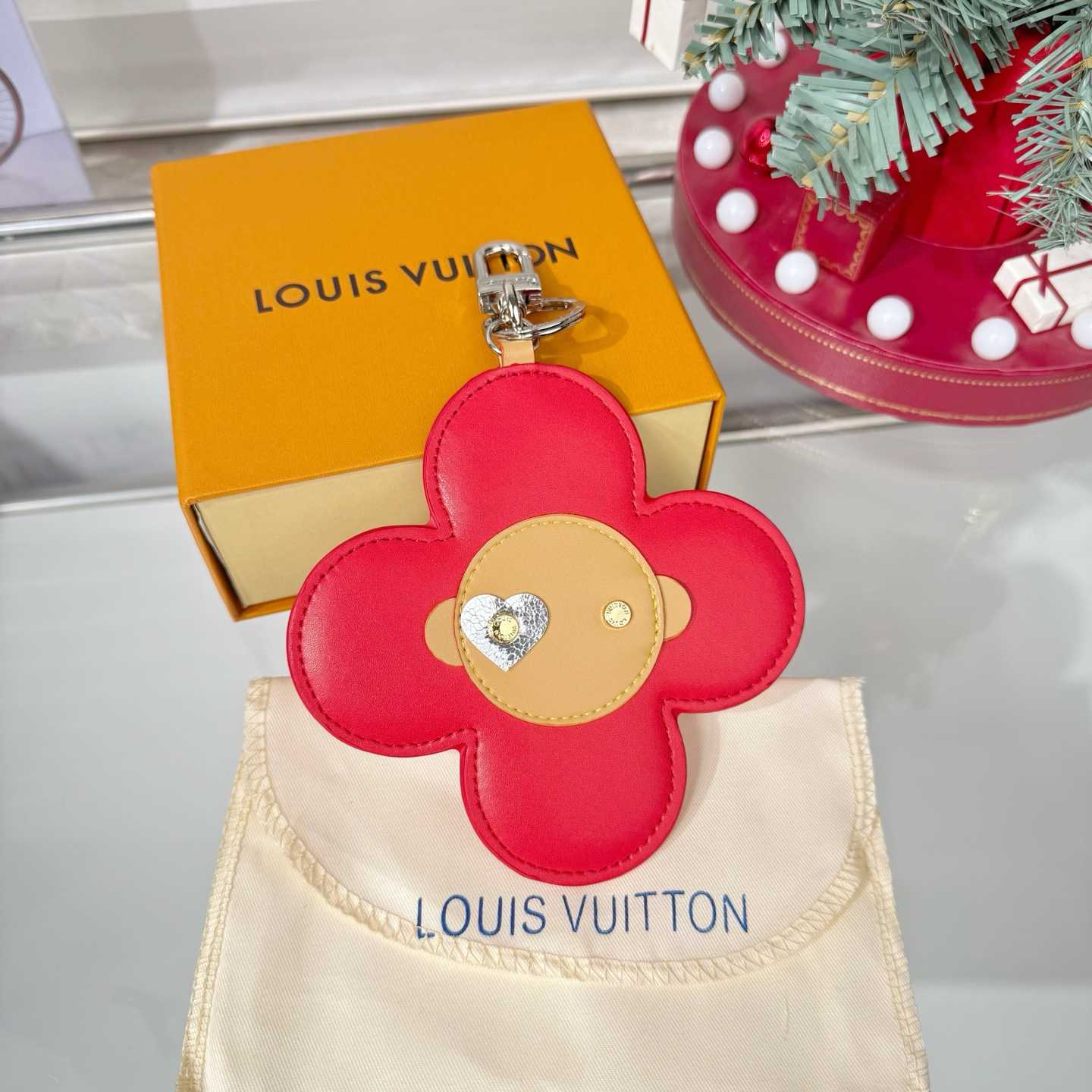Louis Vuitton 57th Street NYC Vivienne I LV NY Bag Charm   M03661 - FashionPlug