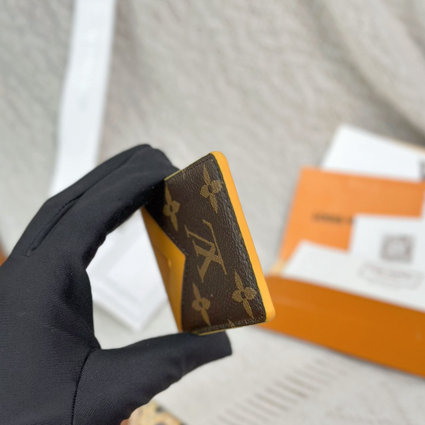 Louis Vuitton Magnetic Card Holder M12853 - FashionPlug