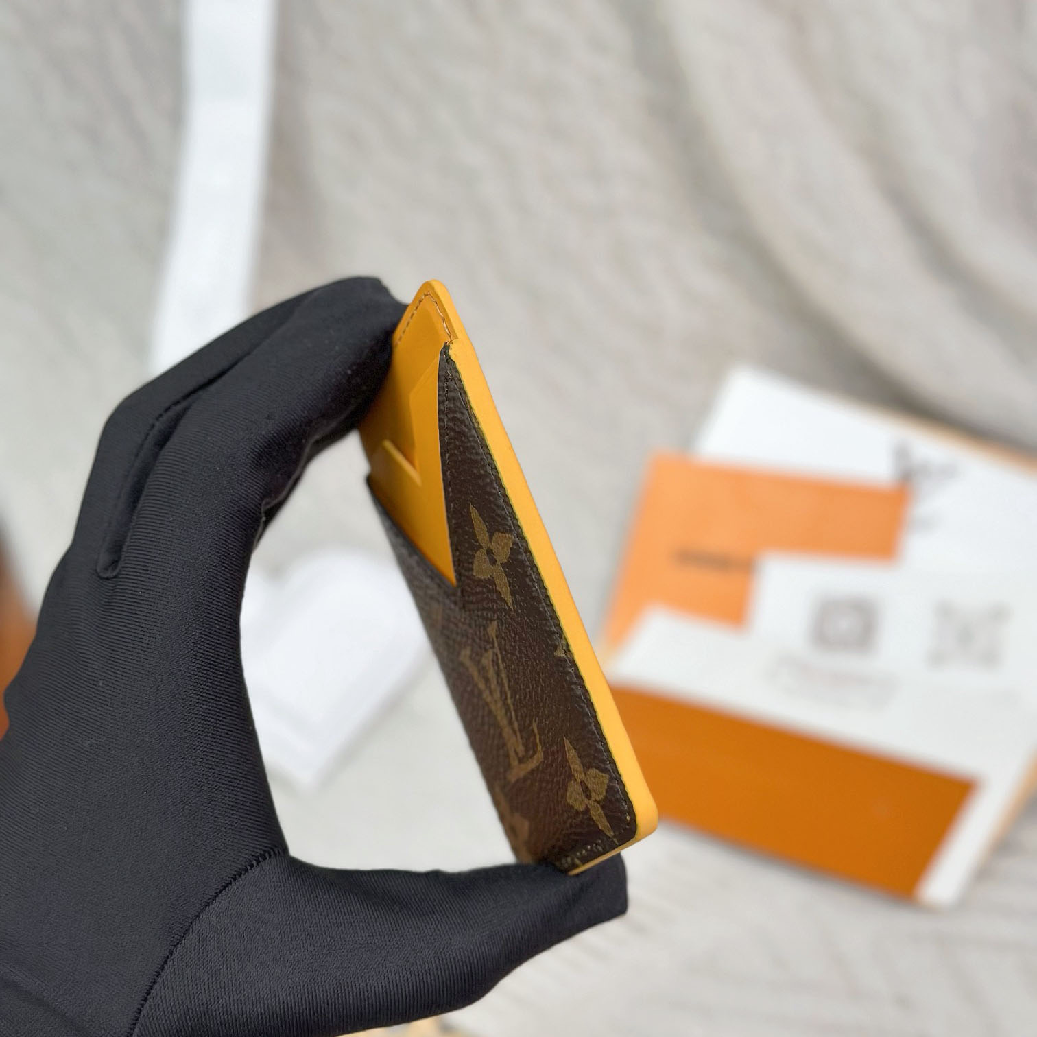 Louis Vuitton Magnetic Card Holder M12853 - FashionPlug